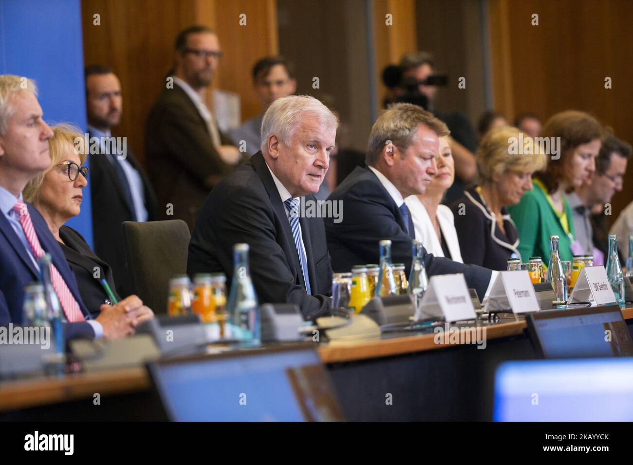 Le ministre allemand de l'intérieur Horst Seehofer (C) présente son Plan directeur pour les migrations au ministère de l'intérieur de Berlin (Allemagne) sur 10 juillet 2018. (Photo par Emmanuele Contini/NurPhoto) Banque D'Images