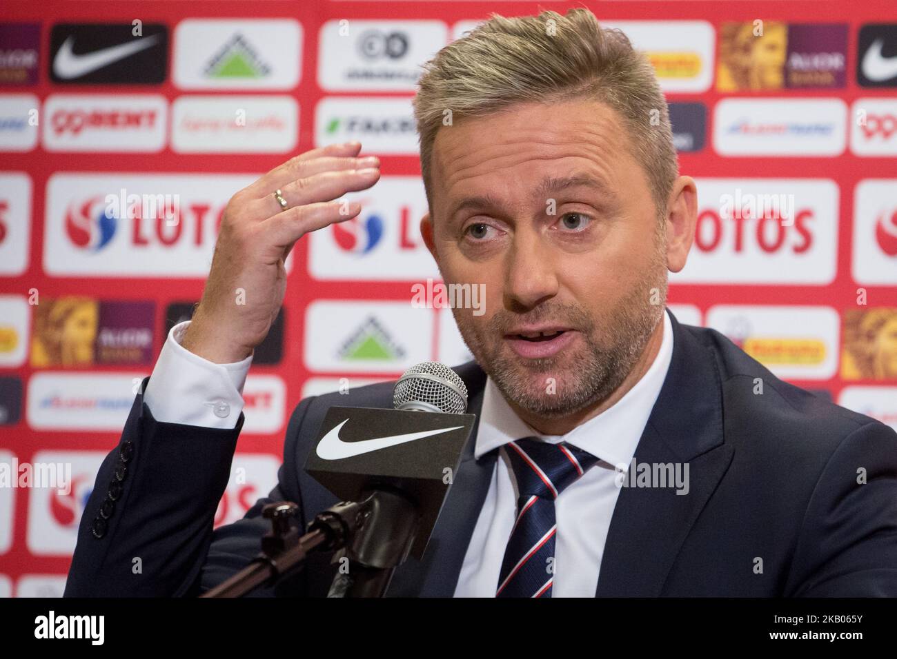 Nouvel entraîneur de l'équipe nationale de football de Pologne Jerzy Brzeczek lors d'une conférence de presse au stade national de Varsovie, Pologne, le 23 juillet 2018. Jerzy Brzeczek, ancien capitaine de l'équipe nationale polonaise, a été choisi comme nouvel entraîneur de l'équipe après que le contrat d'Adam Nawalka n'ait pas été prolongé après la sortie de la coupe du monde de Pologne. (Photo de Mateusz Wlodarczyk/NurPhoto) Banque D'Images