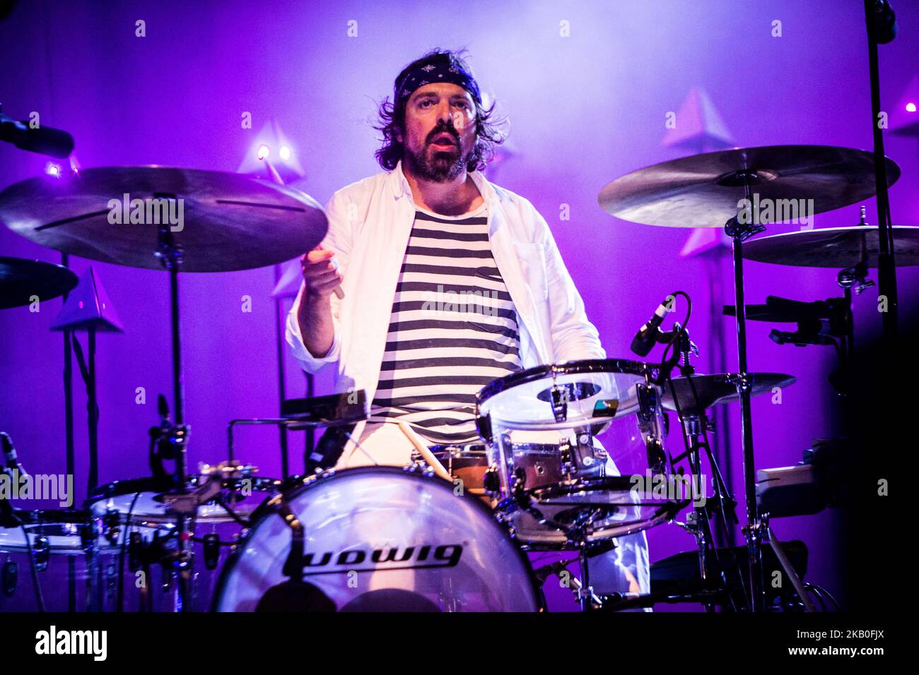 Charlie Hall du groupe de rock indépendant américain The War on Drugs photographié sur scène lors du festival Todays 2018 à Turin, en Italie, sur 24 août 2018. (Photo de Roberto Finizio/NurPhoto) Banque D'Images