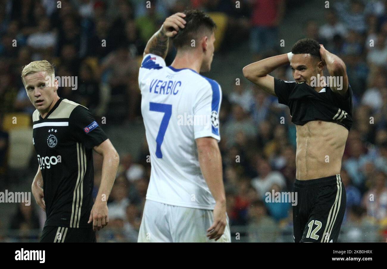 Le Nassair Mazraoui d'Ajax, à droite, réagit pendant le match de retour de la Ligue des Champions entre Dynamo Kiev et Ajax Amsterdam au stade olympique de Kiev. Ukraine, mardi, 28 août 2018 (photo de Danil Shamkin/NurPhoto) Banque D'Images