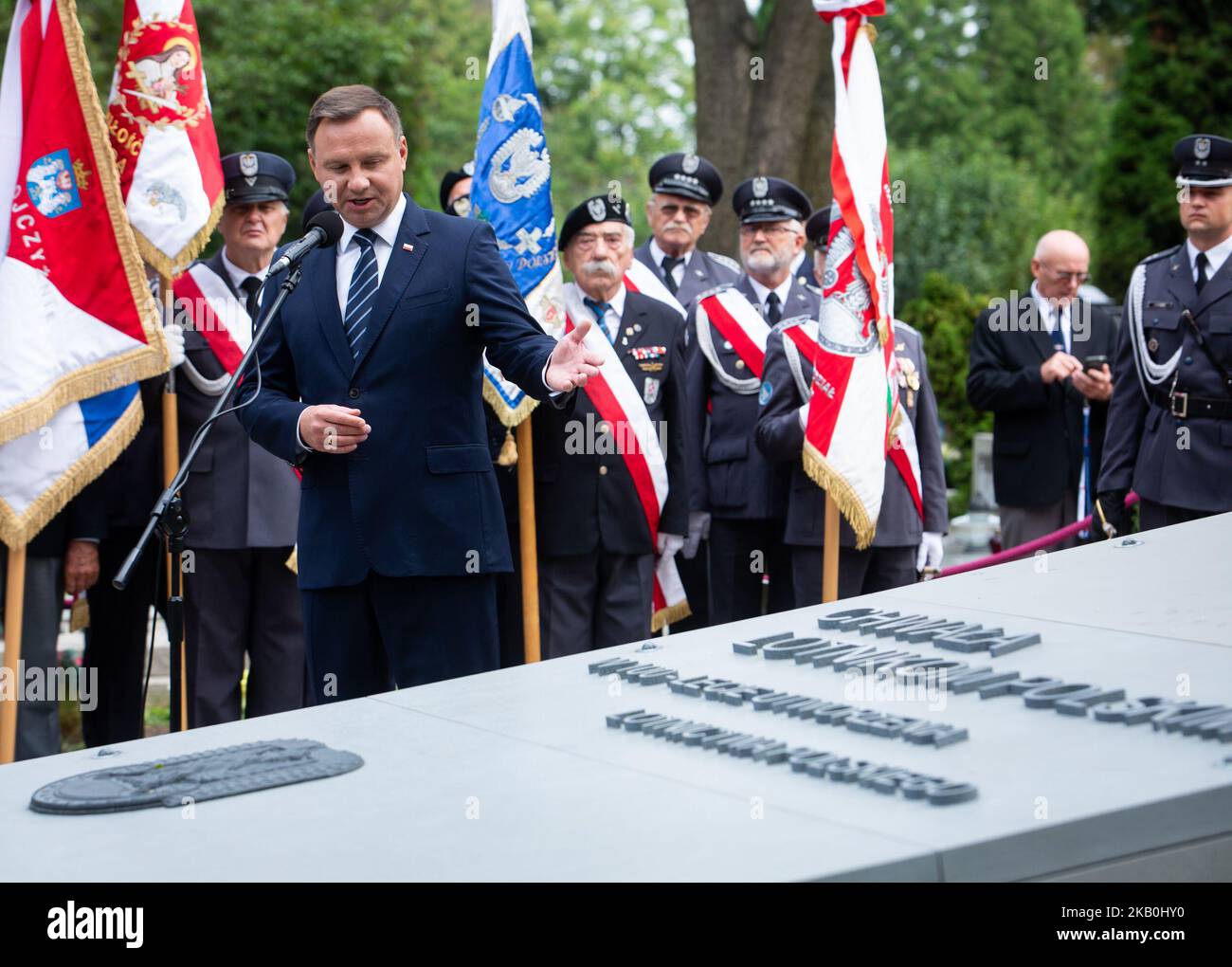 Le Président polonais Andrzej Duda lors de la cérémonie de dévoilement du monument « gloire aux pilotes polonais » lors de la Journée de l'aviation polonaise au cimetière militaire de Powazki à Varsovie, en Pologne, le 28 août 2018 (photo de Mateusz Wlodarczyk/NurPhoto) Banque D'Images