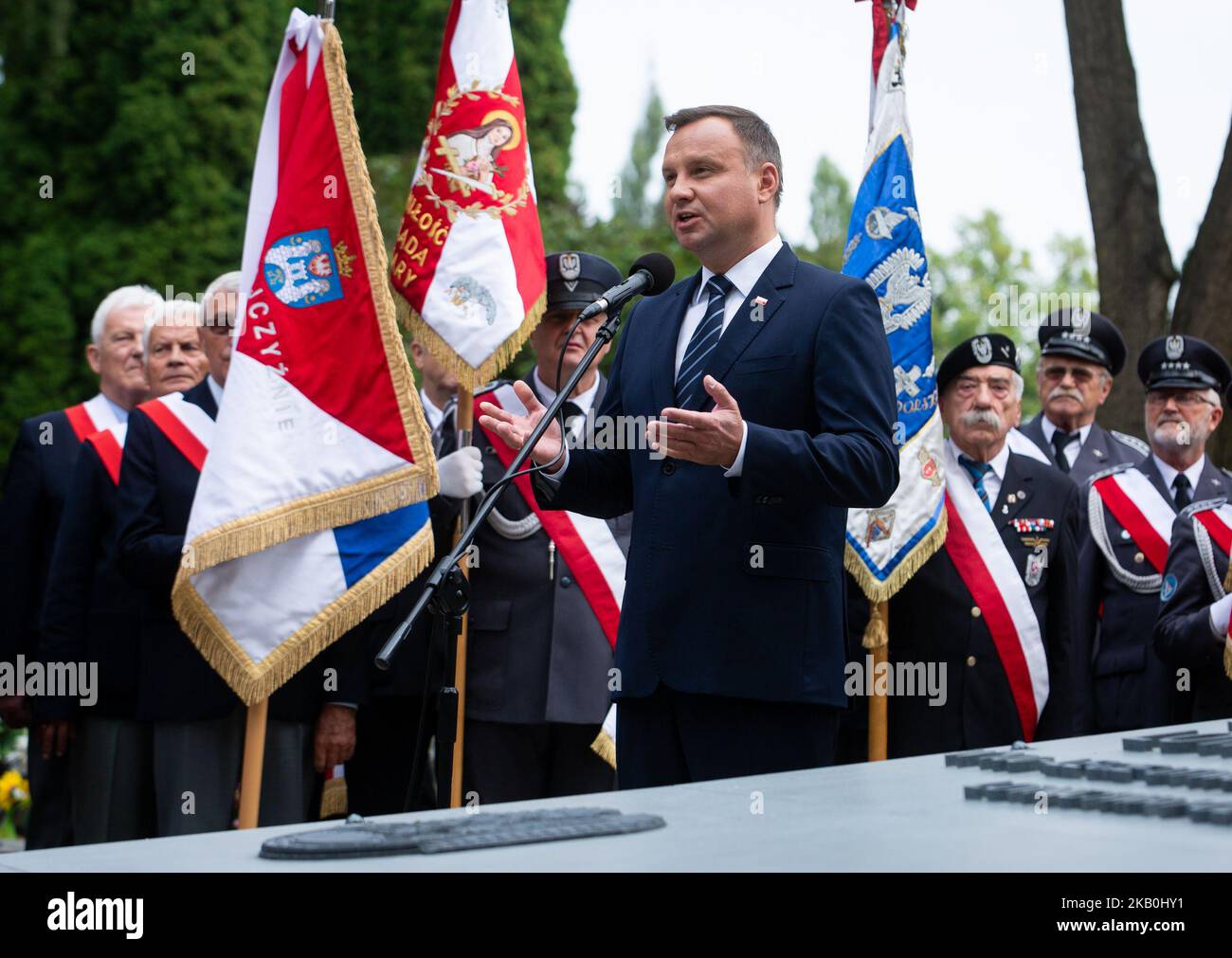 Le Président polonais Andrzej Duda lors de la cérémonie de dévoilement du monument « gloire aux pilotes polonais » lors de la Journée de l'aviation polonaise au cimetière militaire de Powazki à Varsovie, en Pologne, le 28 août 2018 (photo de Mateusz Wlodarczyk/NurPhoto) Banque D'Images