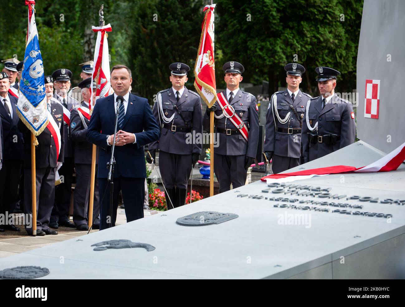 Le Président polonais Andrzej Duda lors de la cérémonie de dévoilement du monument « gloire aux pilotes polonais » lors de la Journée de l'aviation polonaise au cimetière militaire de Powazki à Varsovie, en Pologne, le 28 août 2018 (photo de Mateusz Wlodarczyk/NurPhoto) Banque D'Images