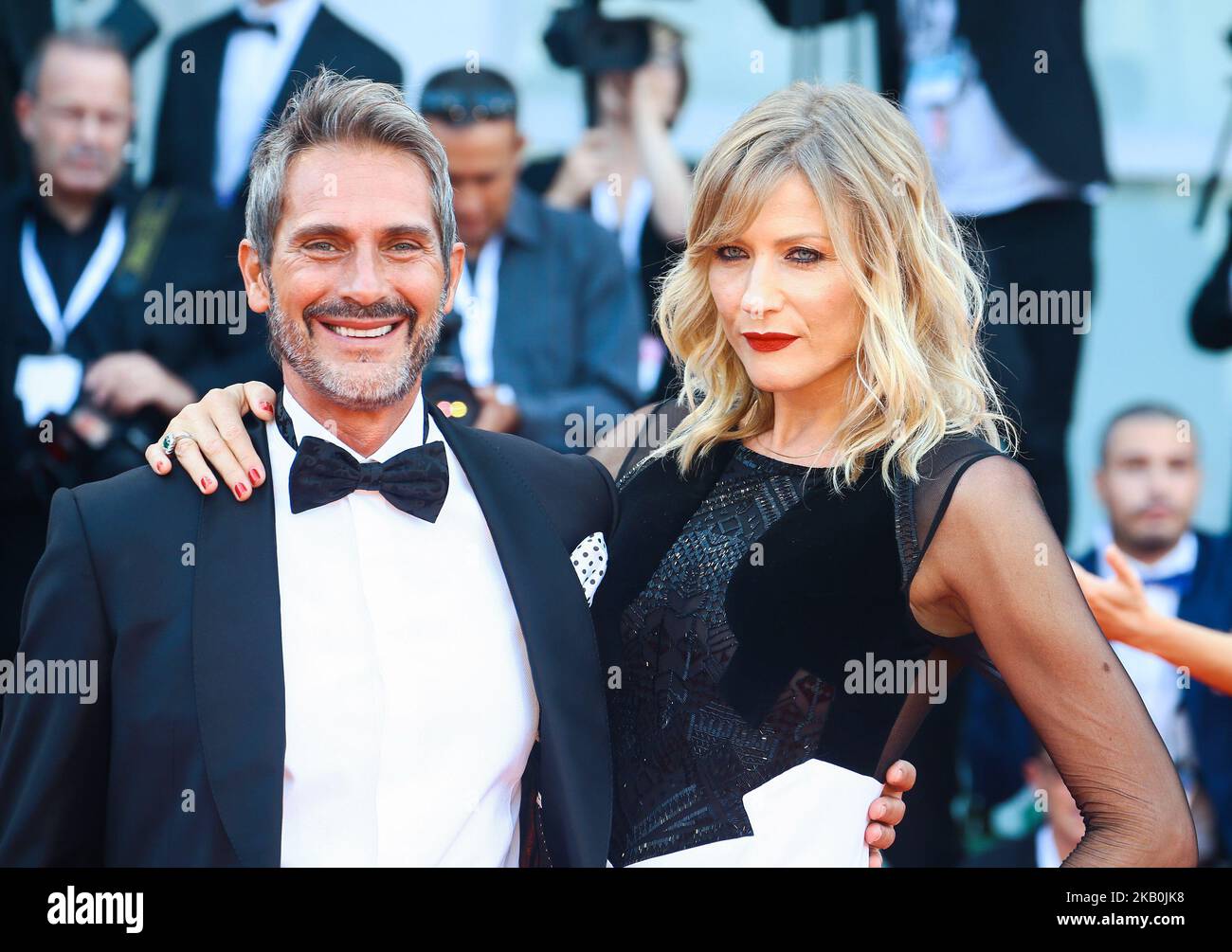 Natasha Stefanenko et Luca Sabbioni promeuissent le tapis rouge avant la projection "Roma" lors du Festival du film de Venise 75th, à Venise, en Italie, sur 30 août 2018. (Photo de Matteo Chinellato/NurPhoto) Banque D'Images