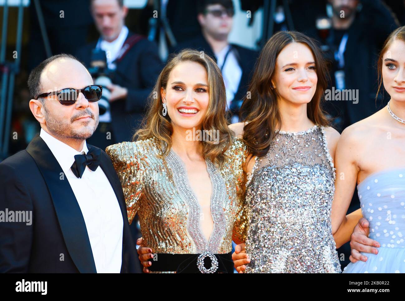 Robert Salerno, Natalie Portman, Stacy Martin marchent le tapis rouge avant la projection de 'Vox Lux' pendant le Festival du film de Venise 75th sur 4 septembre 2018 à Venise, Italie. (Photo de Matteo Chinellato/NurPhoto) Banque D'Images