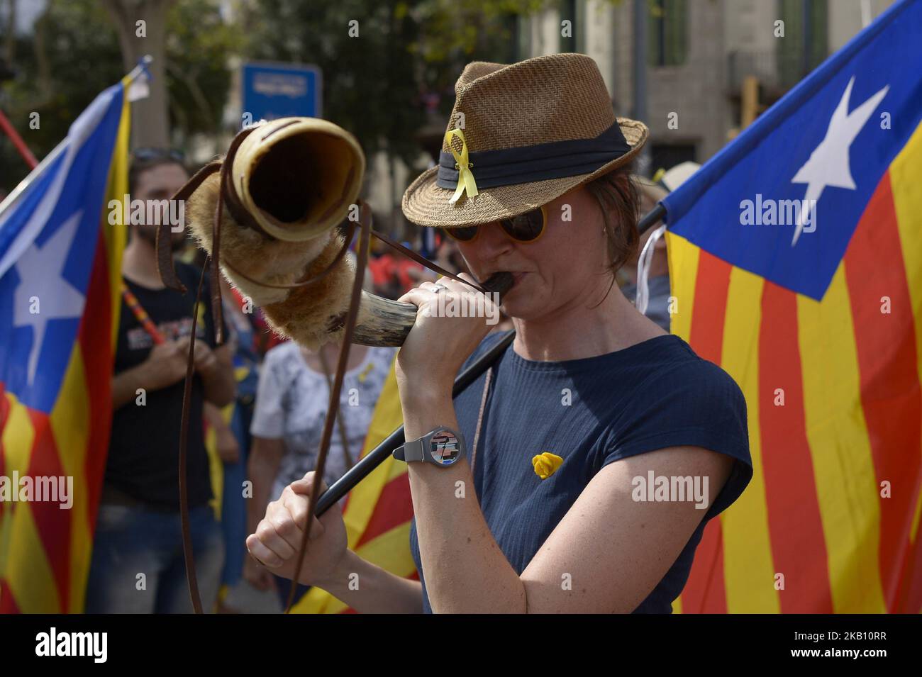 BARCELONE, ESPAGNE - SEPTEMBRE 1O: Des milliers de personnes ont pris les rues de Barcelone à la Diada, Journée nationale de la Catalogne, que chaque 11 septembre rappelle la chute de la capitale catalane contre les forces Bourbon en 1714, pendant la guerre de succession d'Espagne. Cette année a eu une demande spéciale, qui ajoute la demande à l'indépendance de la Catalogne de l'Espagne et est la revendication de la liberté pour les politiciens catalans en prison. 12 septembre 2018 à Barcelone, Espagne. (Photo de Patricio Realpe/ChakanaNews/PRESSOUTH/NurPhoto) Banque D'Images