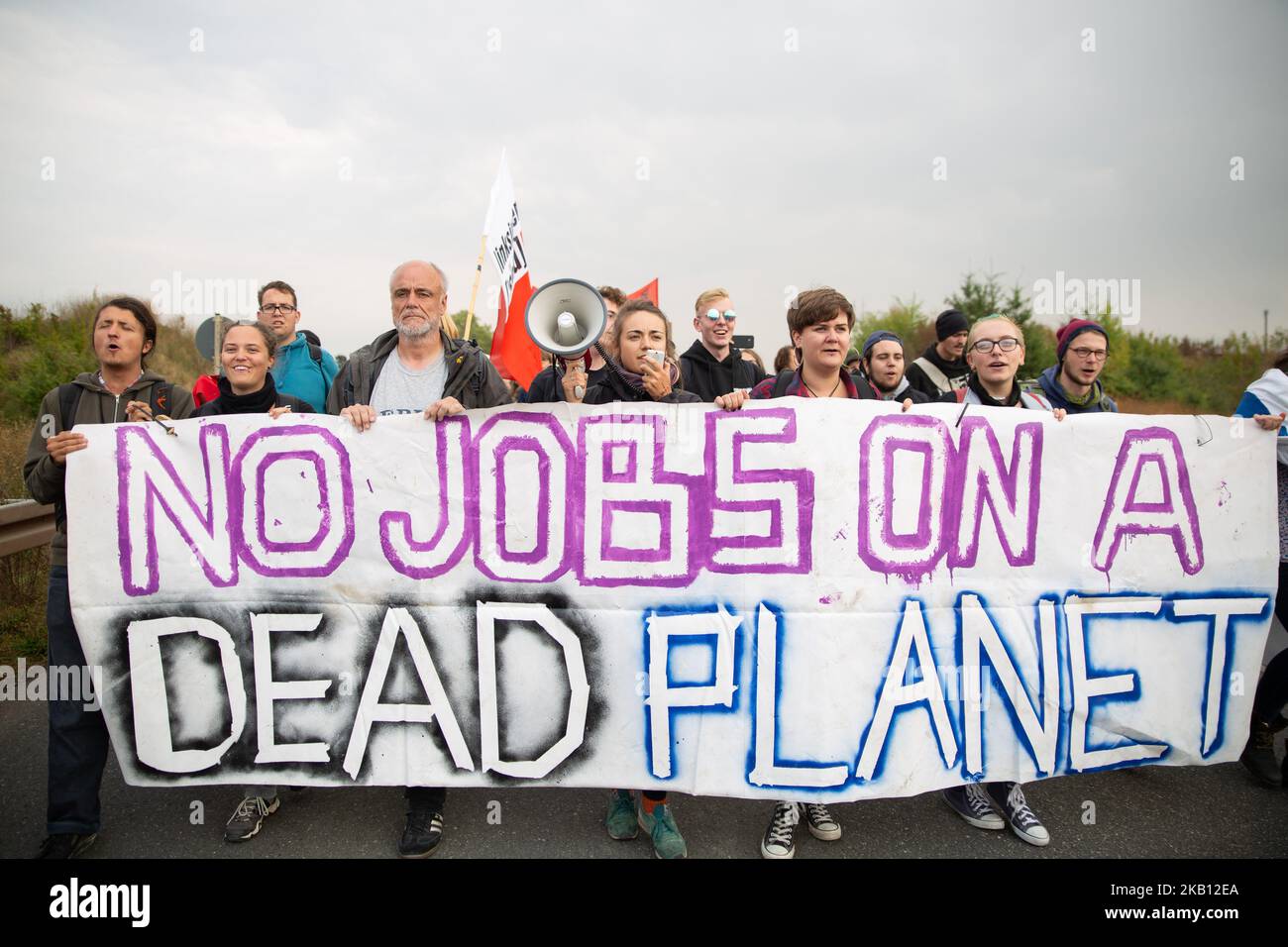 Jeudi 13th septembre, la police a commencé à raid trois maisons à l'occupation forestière de Hambacher de défenseurs de l'environnement qui protestent contre la mine de charbon ouverte par la société allemande d'énergie RWE. (Photo de David Speier/NurPhoto) Banque D'Images