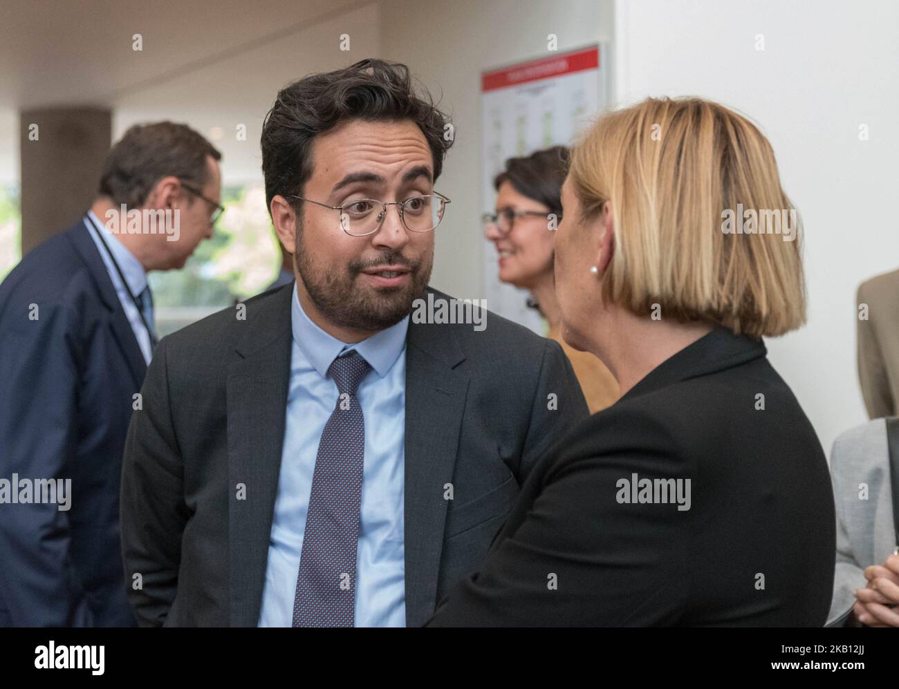 Mounir Mahjoubi, Secrétaire d'Etat aux Affaires numériques lors de sa visite de la DSI du Ministère des Affaires étrangères à Nantes, France, le 13 septembre 2018 pour la présentation du projet France visas, Consiste à gérer de manière totalement dématérialisée les demandes de visa pour un étranger souhaitant venir en France. (Photo par Estelle Ruiz/NurPhoto) Banque D'Images