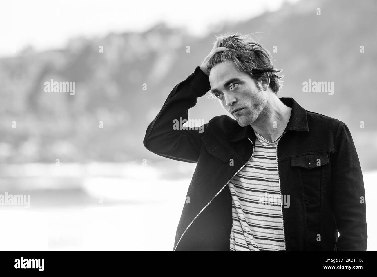 (NOTE DE LA RÉDACTION: L'image a été convertie en noir et blanc) Robert Pattinson participe à la photo « High Life » lors du Festival du film de San Sebastian sur 26 septembre 2018 en 66th à San Sebastian, en Espagne. (Photo de Manuel Romano/NurPhoto) Banque D'Images