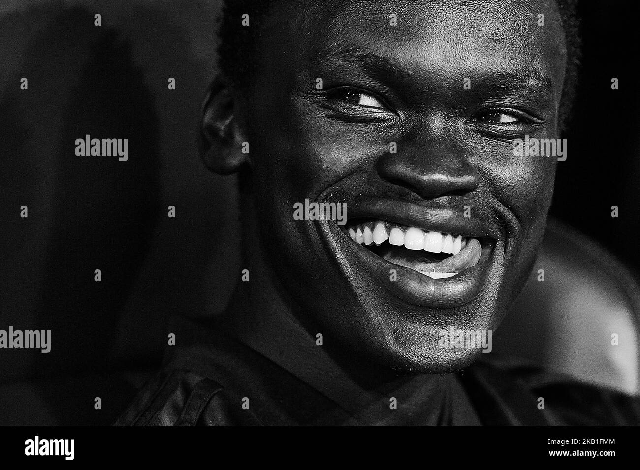 (NOTE DE LA RÉDACTION: L'image a été convertie en noir et blanc) Pione Sisto de Celta de Vigo sourit avant le match de la Liga entre Valencia CF et Celta de Vigo à Mestalla on 26 septembre 2018 à Valence, Espagne (photo de David Aliaga/Nuraga photo) Banque D'Images