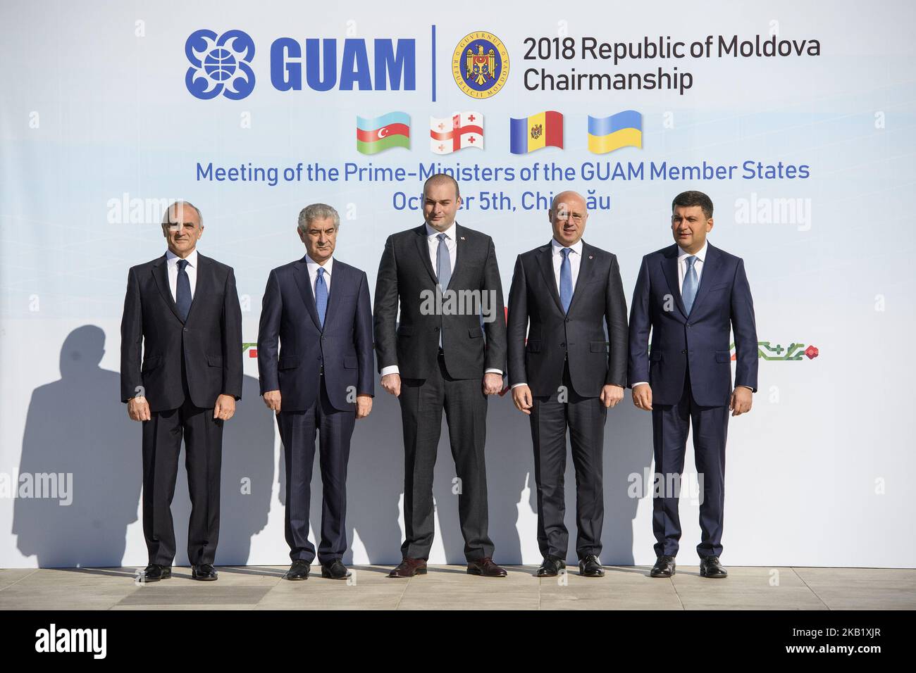 M. Ali Ahmadov, Vice-Premier Ministre de l'Azerbaïdjan, M. Mamuka Bakhtadze, Premier Ministre de Moldova, M. Pavel Filip, Premier Ministre de l'Ukraine, M. Volodymyr Groysman, lors de l'ouverture officielle de la réunion des chefs d'Etat DE GUAM au château de Mimi, dans le village de Bulboaca, en Moldova, sur 5 octobre 2018. GUAM est l'Organisation pour la démocratie et le développement économique de quatre anciens pays soviétiques : la Géorgie, l'Ukraine, l'Azerbaïdjan et la Moldova. (Photo de Maxym Marusenko/NurPhoto) Banque D'Images