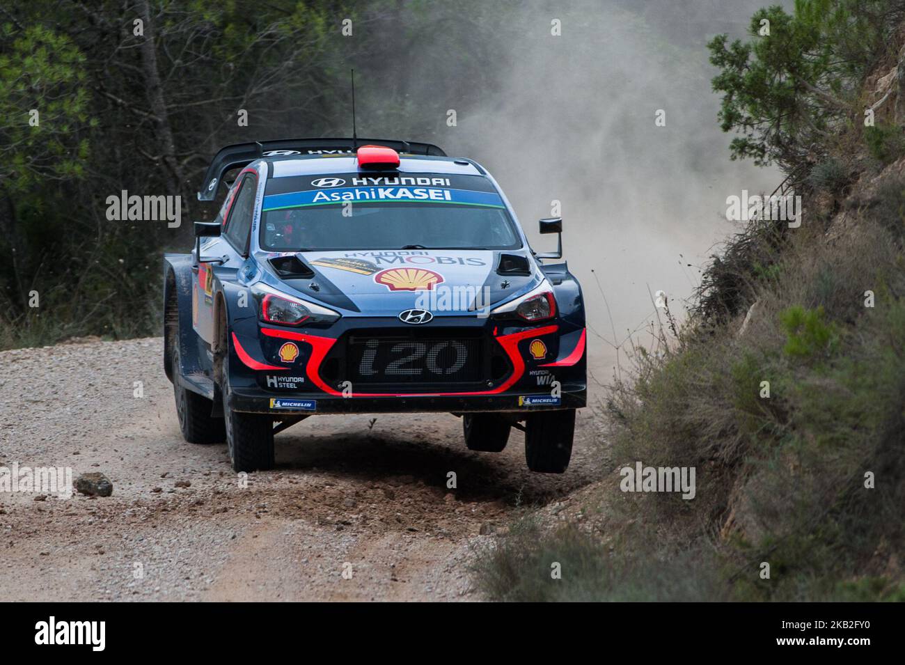 Le pilote espagnol, Daniel Sordo et son copilote Carlos del Barrio de Hyundai Motorsport, avec sa Hyundai i20 coupé WRC au cours de la première journée du Rallye RACC Catalunya Costa Daurada, sur 26 octobre 2018 à Salou, Espagne. (Photo de Joan Cros/NurPhoto) Banque D'Images