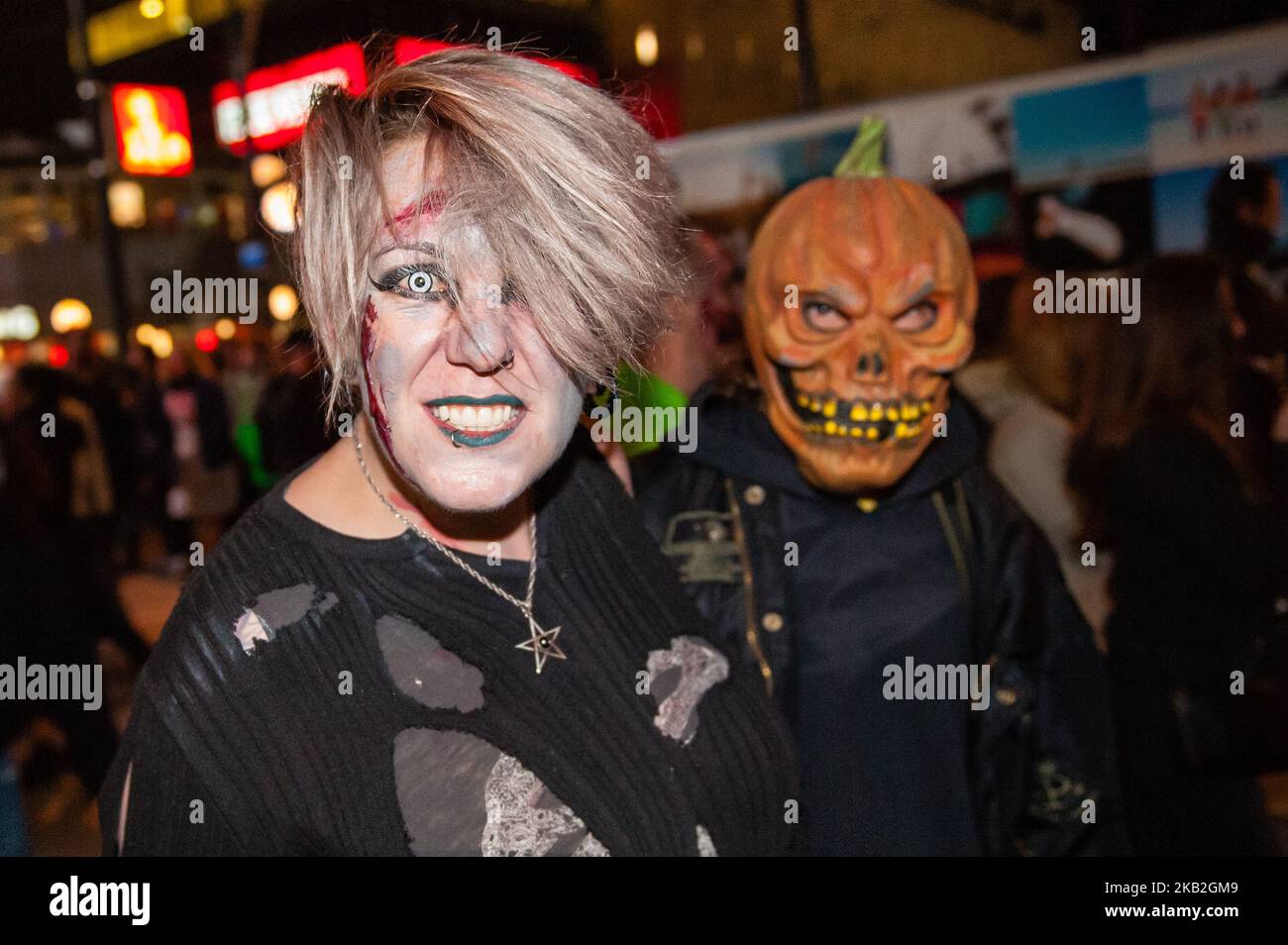 27 octobre, Rotterdam, pays-Bas. La Zombie Walk Rotterdam a eu lieu sur 27 octobre après une année d'absence. Des centaines de zombies et d'autres créatures maléfiques ont erré dans les rues du centre de Rotterdam à la recherche de cerveaux frais. (Photo de Ricardo Hernández/NurPhoto) Banque D'Images