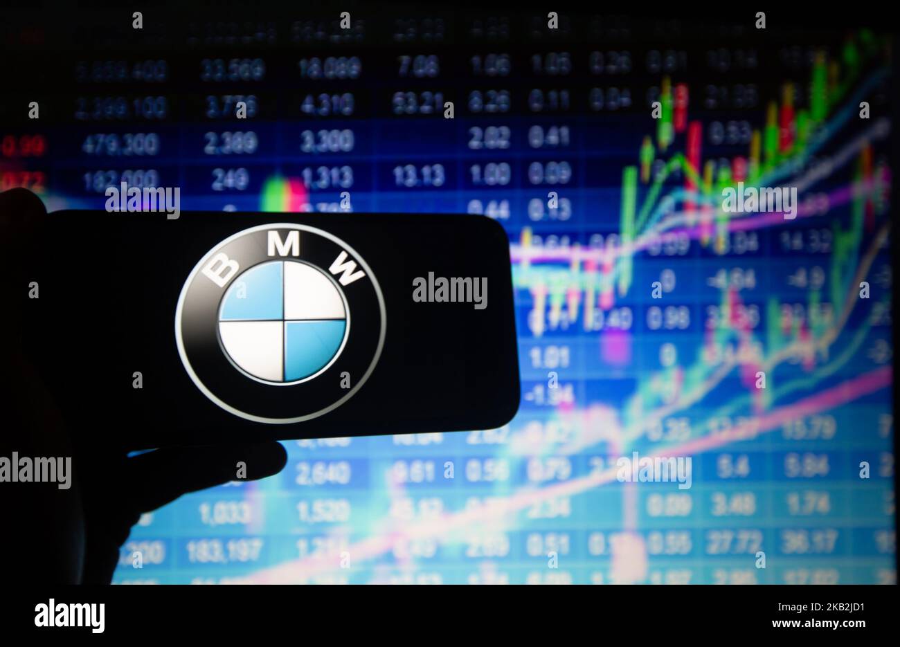 Le logo de la société automobile BMW basée à Munich est présenté dans cette illustration. Le DAX est le principal indice boursier allemand composé des 30 principales sociétés qui se négocient à la Bourse de Francfort. (Photo par Alexander Pohl/NurPhoto) Banque D'Images