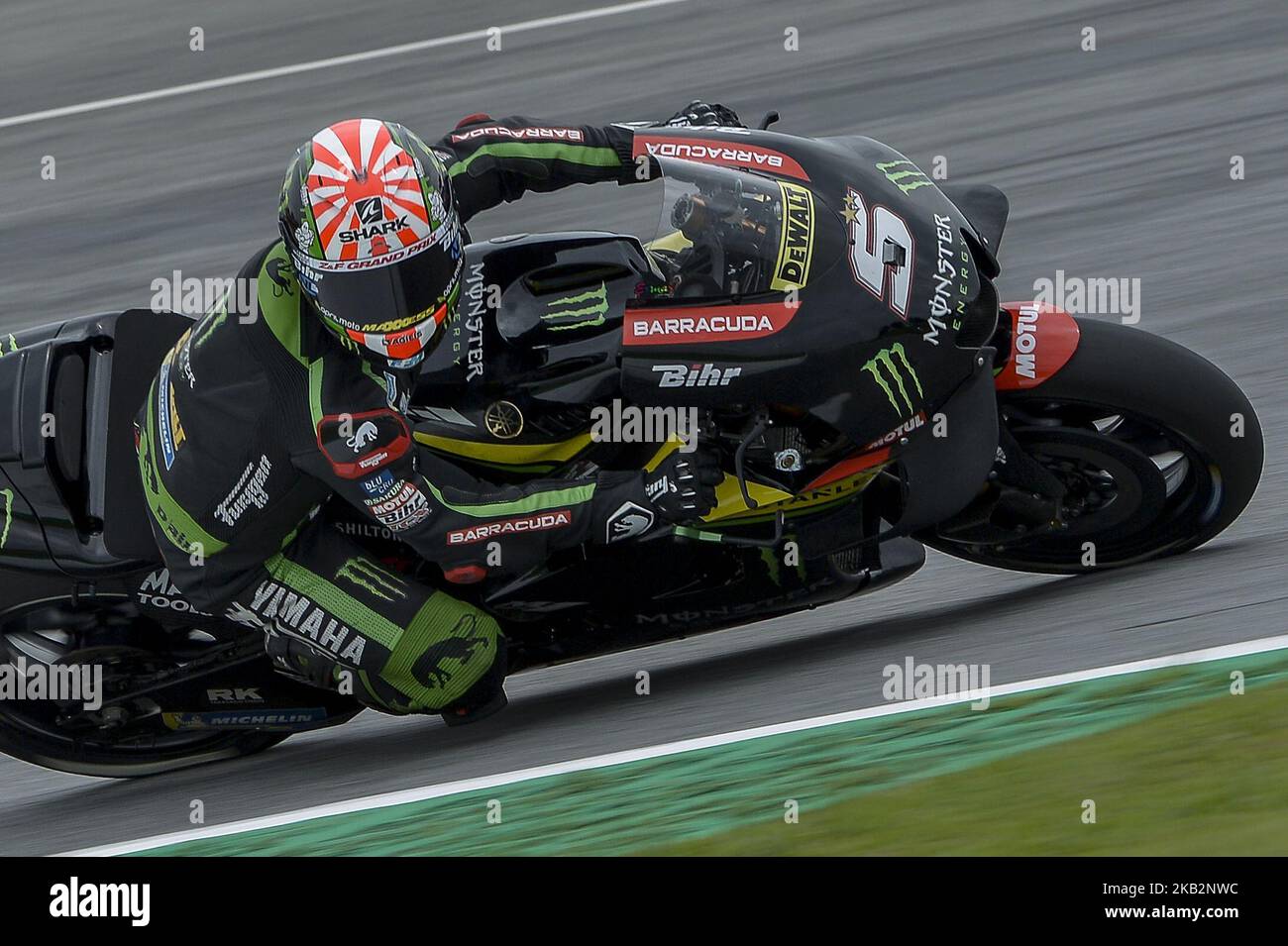 Monster Yamaha Tech 3 MotoGP pilote Johann Zarco de France à la puissance  du vélo pendant la séance d'entraînement libre 3 du Grand Prix de moto de  Malaisie au circuit international de