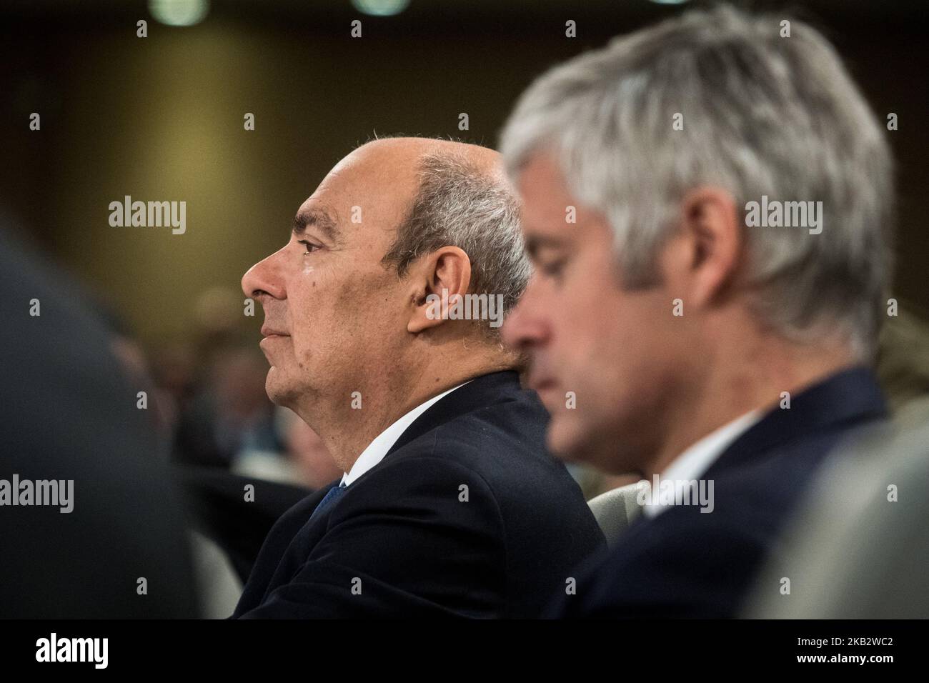 Eric trappier (L), Laurent Wauquiez (R) lors de la première édition des rencontres régionales de l'industrie aéronautique et spatiale à l'hôtel régional Auvergne Rhône-Alpes à Lyon (France), sur 5 novembre 2018. Didier Katzenmayer, Directeur des affaires industrielles chez Airbus Operations SAS, Jean Dominique Sénard, Président de Michelin, Eric trappier, Président Directeur général de Dassault Aviation et Président de GIFAS, et Laurent Wauquiez, Président de la région Auvergne-Rhône-Alpes, ont participé à l'événement. (Photo de Nicolas Liponne/NurPhoto) Banque D'Images