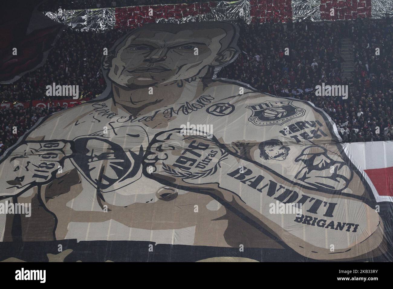 Milan supporters pendant la série Un match de football n.12 MILAN - JUVENTUS le 11/11/2018 au Stadio Giuseppe Meazza à Milan, Italie. (Photo de Matteo Bottanelli/NurPhoto) Banque D'Images