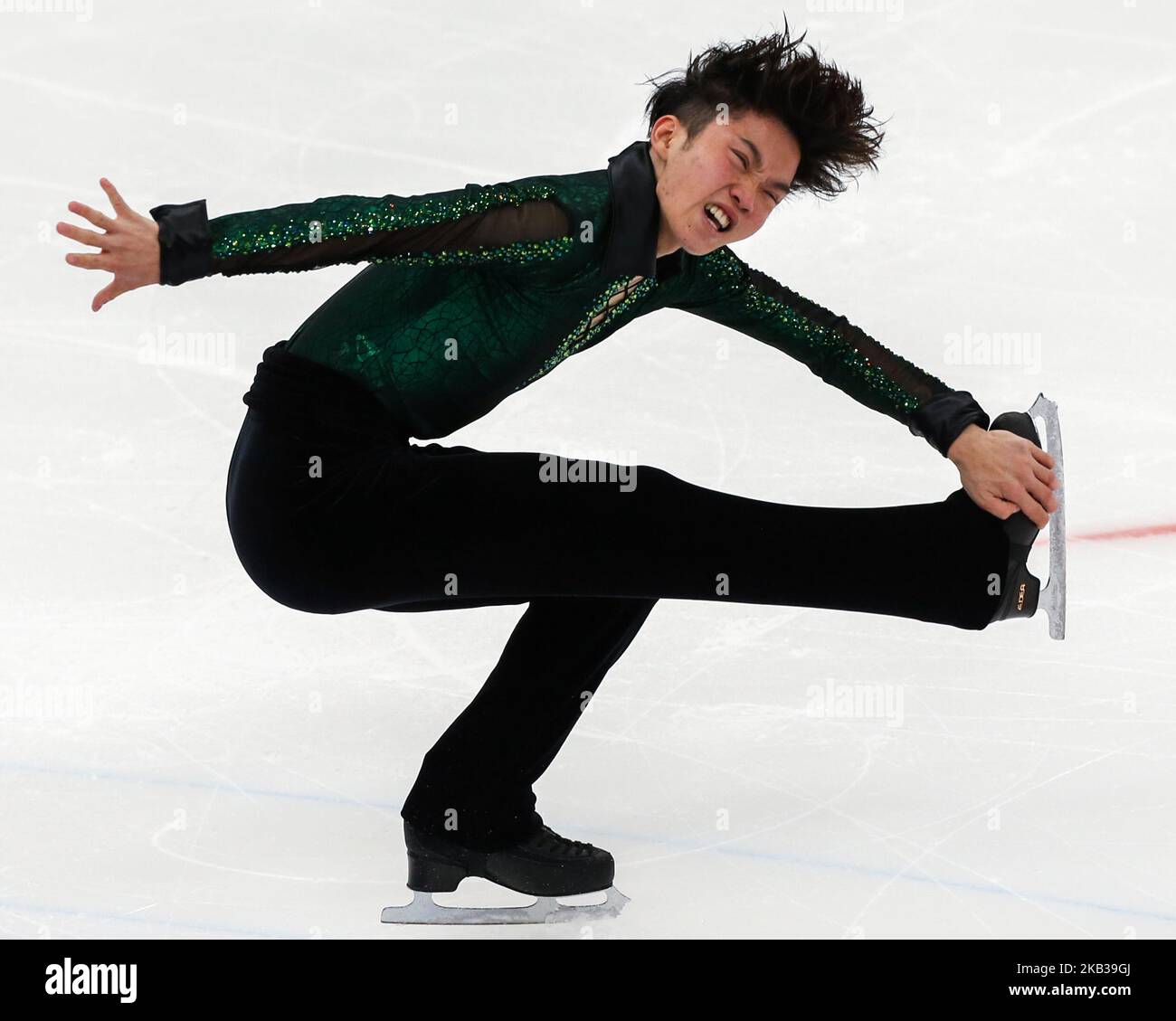 Kazuki Tomono, du Japon, se produit en patinage libre masculin lors du Grand Prix de patinage artistique de l'UIP Rostelecom Cup à Moscou, en Russie, le 18 novembre 2018. (Photo par Igor Russak/NurPhoto) Banque D'Images