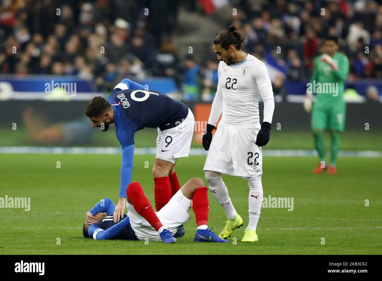 Kylian Mbappe et Antoine Giroud pendant le match de football amical ...