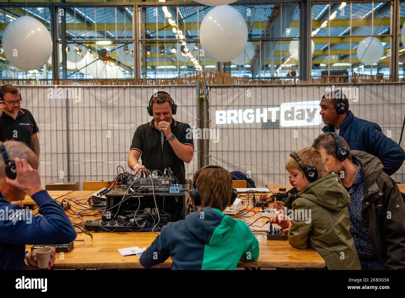 Robot bouwen Banque de photographies et d’images à haute résolution - Alamy