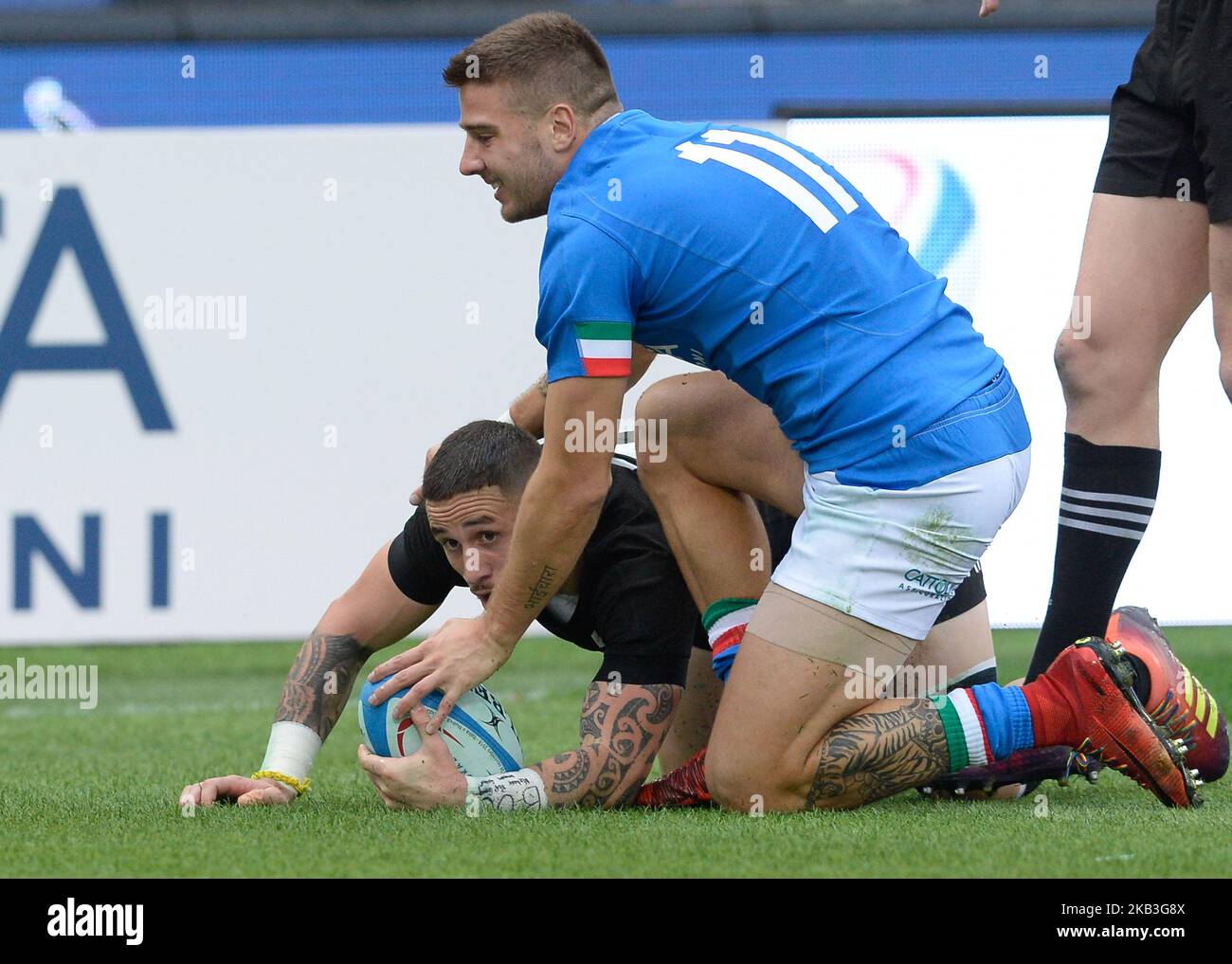 TJ Perenara marque un essai lors du match international de rugby entre la Nouvelle-Zélande All Blacks et l'Italie au Stadio Olimpico on 24 novembre 2018 à Rome, Italie (photo de Silvia Lore/NurPhoto) Banque D'Images