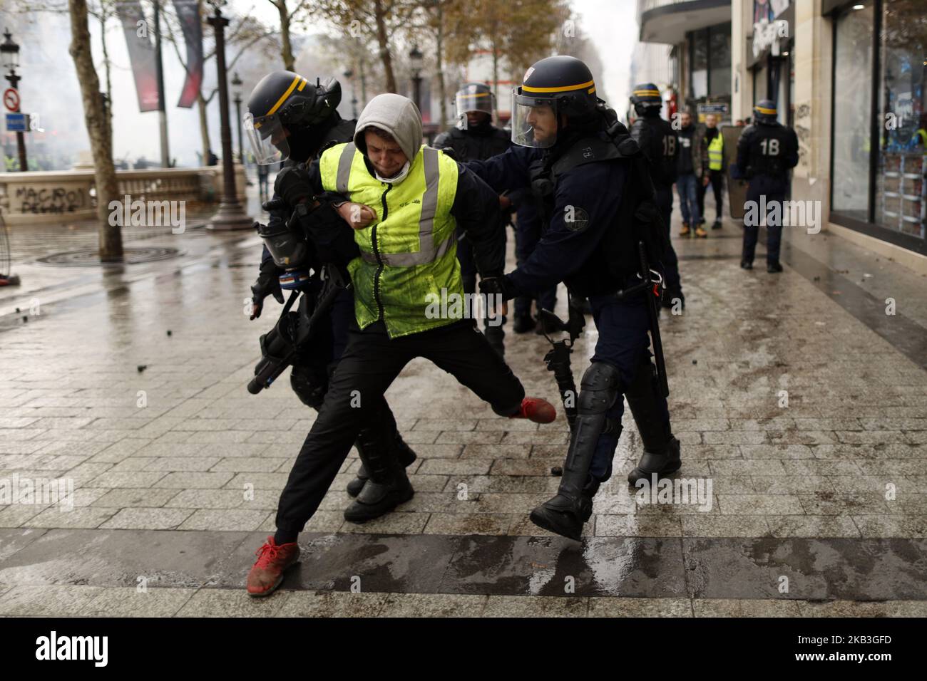 Figurines Gendarmes Mobiles, Pompiers Et Manifestants Gilets Jaunes 1 43 Perfex