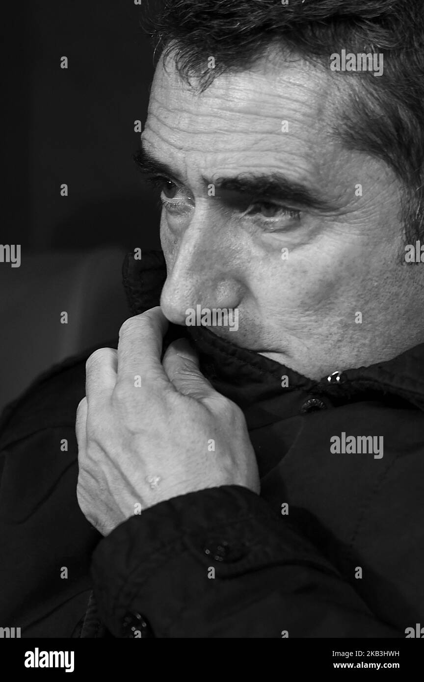 Ernestro Valverde de Barcelone pendant la semaine 13 de la Ligue match entre l'Atlético Madrid et le FC Barcelone au stade Wanda Metropolitano à Valence, Espagne sur 24 novembre 2018. (Photo de Jose Breton/NurPhoto) Banque D'Images