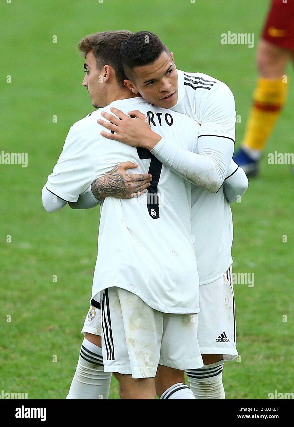 AS Roma - FC Real Madrid : le groupe G Rodrigo de la Ligue des jeunes de l'UEFA et Alberto du Real Madrid célèbrent au stade Tre Fontane de Rome, en Italie, sur 27 novembre 2018. (Photo de Matteo Ciambelli/NurPhoto) Banque D'Images