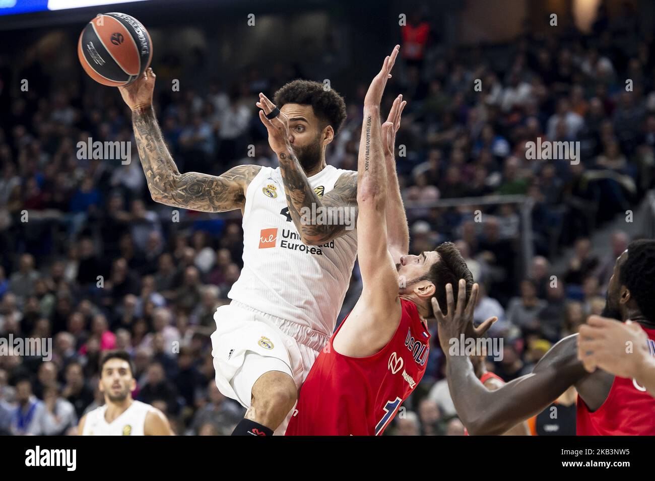 Real Madrid Jeffery Taylor et CSKA Moscou Nando de Colo pendant le match Euroligue des compagnies aériennes turques entre Real Madrid et CSKA Moscou au Centre Wizink de Madrid, Espagne sur 29 novembre 2018. (Photo par BorjaB.Hojas/COOLMedia/NurPhoto) Banque D'Images