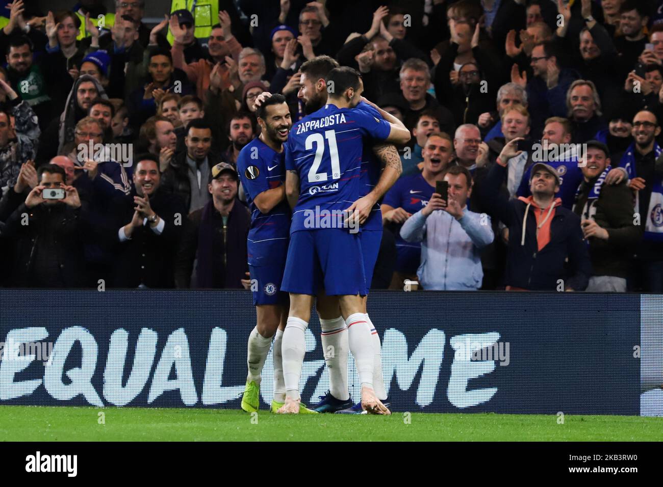 Giroud fête son but de 2nd avec Zappacosta et Pedro lors du match de l'UEFA Europa League Group L entre Chelsea et PAOK au pont Stamford sur 29 novembre 2018 à Londres, au Royaume-Uni. (Photo de Nicolas Economou/NurPhoto) Banque D'Images