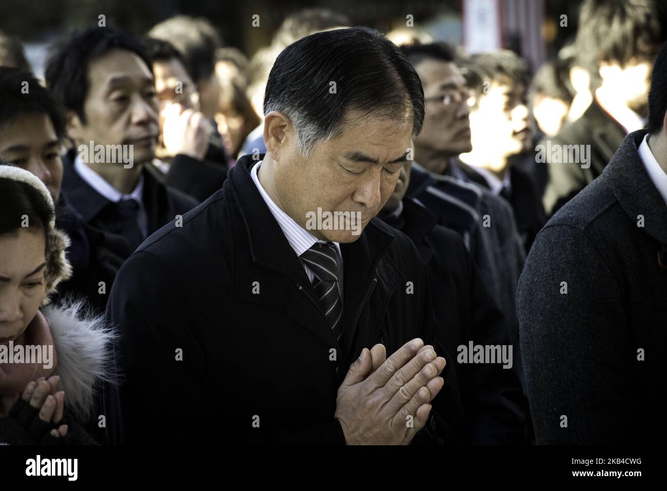 Les gens offrent des prières le premier jour ouvrable de l'année au sanctuaire de Kanda Myojin, connu pour être fréquenté par les adorateurs à la recherche de bonne chance et d'affaires prospères, à Tokyo, Japon, 4 janvier 2019.(photo de Richard Atrero de Guzman/NurPhoto) Banque D'Images