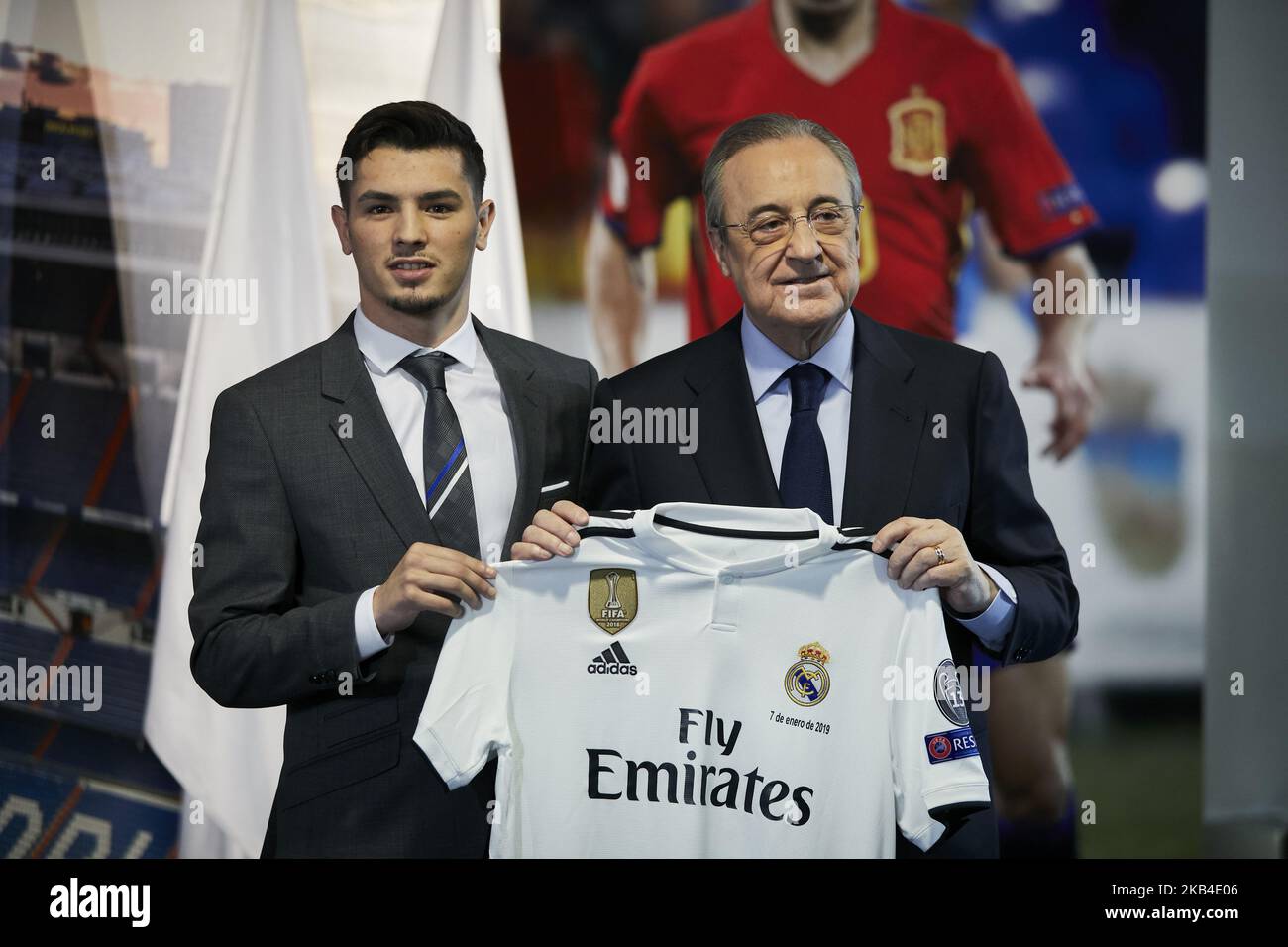 Florentino Perez et Brahim Diaz lors de sa présentation officielle en tant que joueur de football du Real Madrid au stade Santiago Bernabeu de Madrid, Espagne. 07 janvier 2019. (Photo de A. Ware/NurPhoto) Banque D'Images