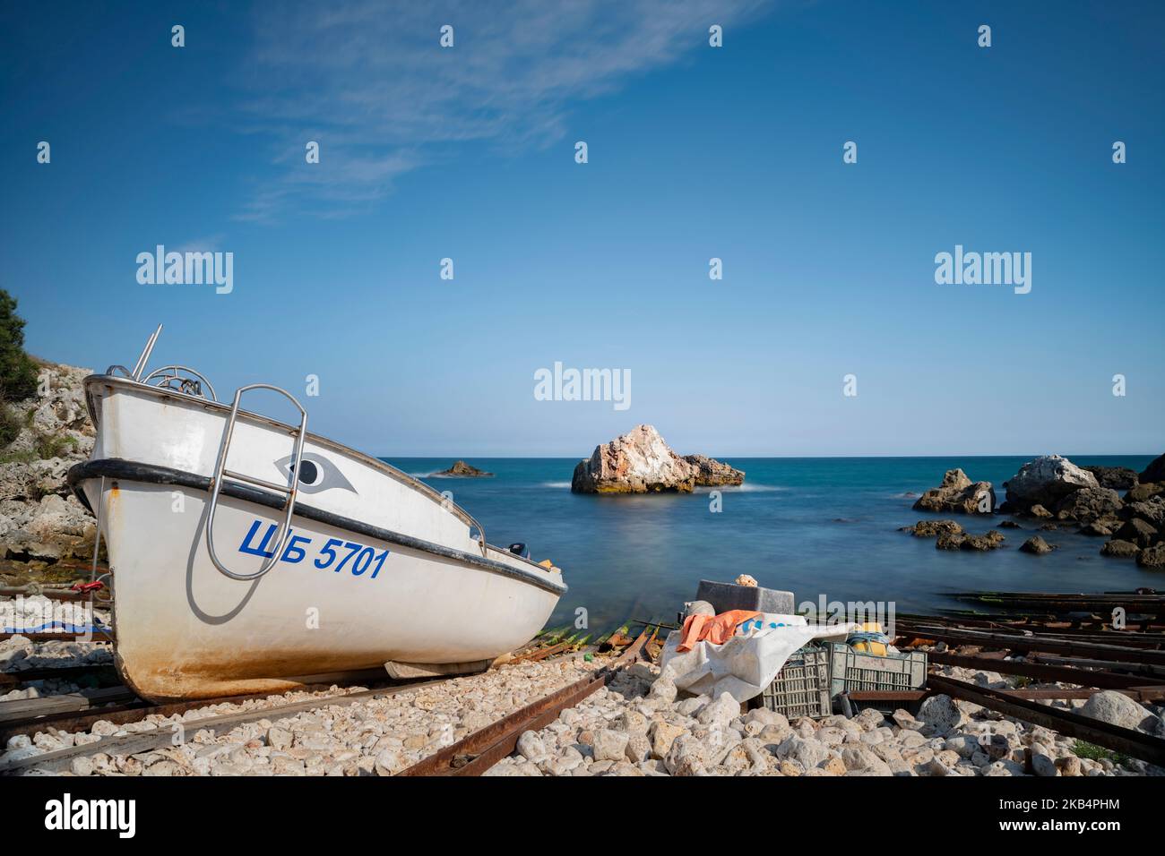 Ancrage du bateau au quai de Tyulenovo, Bulgarie Banque D'Images