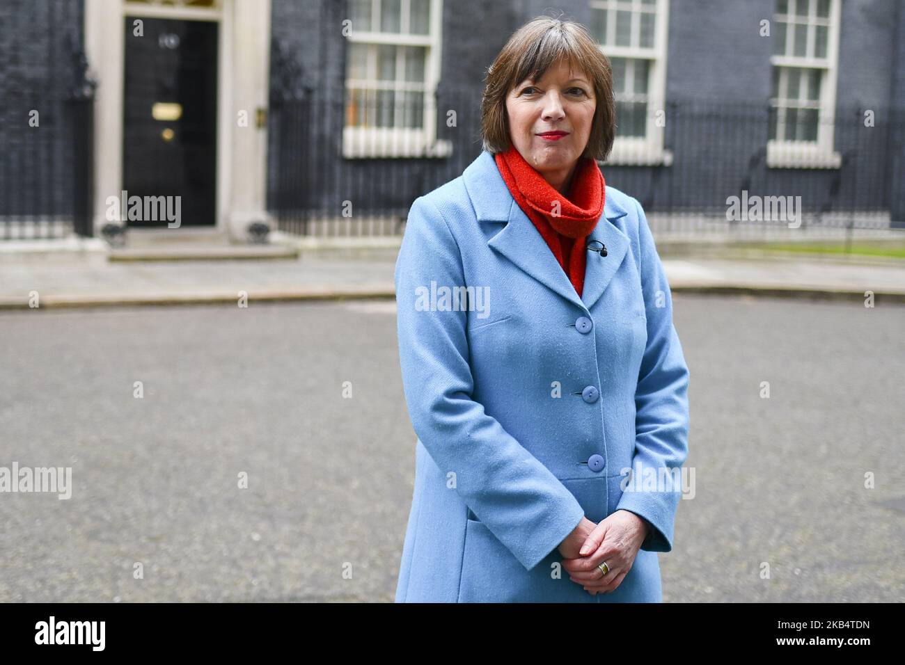 La secrétaire générale du Congrès des syndicats, Frances O'Grady, arrive au 10 Downing Street pour des entretiens avec la première ministre Theresa May, s'adresse aux médias au 10 Downing Street, Londres, sur 24 janvier 2019. La Grande-Bretagne est dans un état de bouleversement politique depuis la semaine dernière lorsque le Parlement a rejeté l'accord de retrait négocié par la première ministre Theresa May avec l'UE, laissant le Royaume-Uni sur la voie d'un non-accord de Brexit sur l'29 mars. La crise politique à Londres se trouve dans un contexte de morosité économique croissante, où les chefs d'entreprise avertissent les politiciens des effets de l'incertitude du Brexit. (Photo Banque D'Images