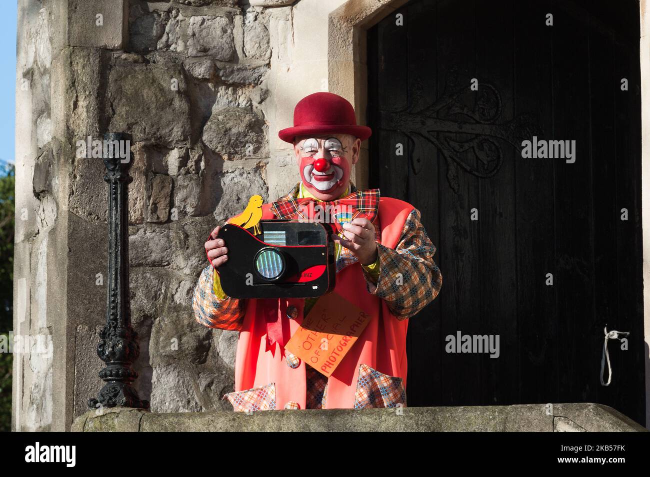 Les clowns se rassemblent devant l'église des Saints à Haggerston, dans l'est de Londres, au Royaume-Uni, avant le service annuel 73rd sur 3 février 2019. Chaque année, des clowns assistent à cette messe spéciale pour commémorer Joseph Grimaldi (1778-1837), connu sous le nom de « père » de clowns contemporains. (Photo de Wiktor Szymanowicz/NurPhoto) Banque D'Images