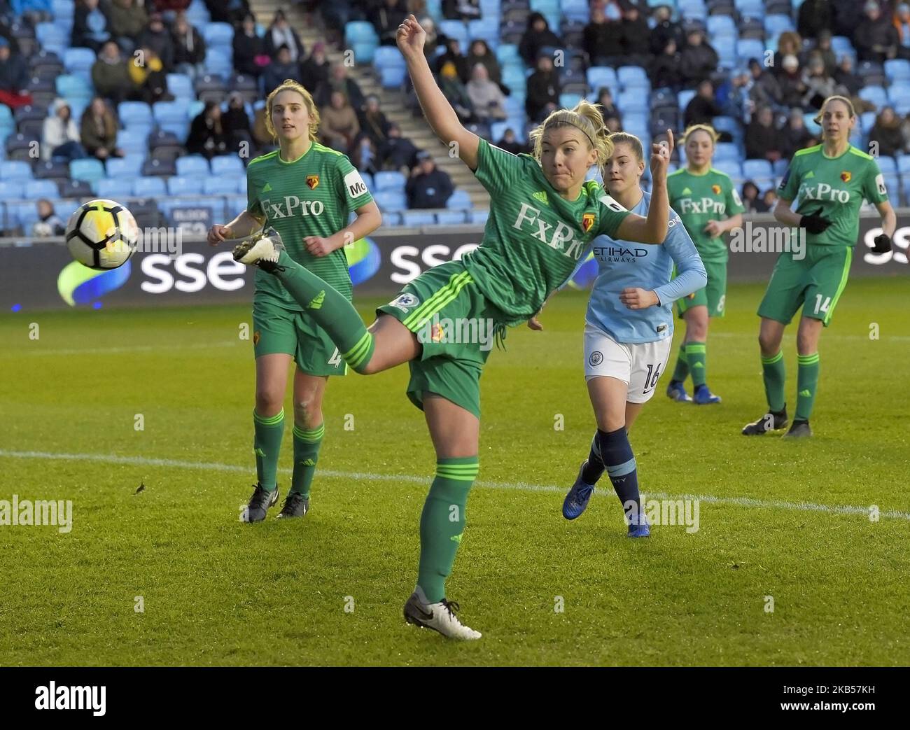 Danielle Scanlon de Watford tente de détourner un tir au but lors du match de football du quatrième tour de la coupe FA des femmes SSE entre Manchester City Women et Watford Ladies au stade Academy, sur 3 février, à Manchester, en Angleterre. (Photo par action Foto Sport/NurPhoto) Banque D'Images