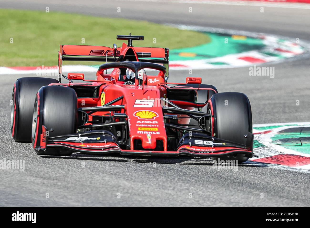 Sebastian Vettel conduite de la (5) Scuderia Ferrari Mission Winnow sur la piste lors de la séance de qualification pour le Grand Prix de Formule 1 d'Italie à l'Autodromo di Monza sur 7 septembre 2019 à Monza, Italie. (Photo par Emmanuele Ciancaglini/NurPhoto) Banque D'Images