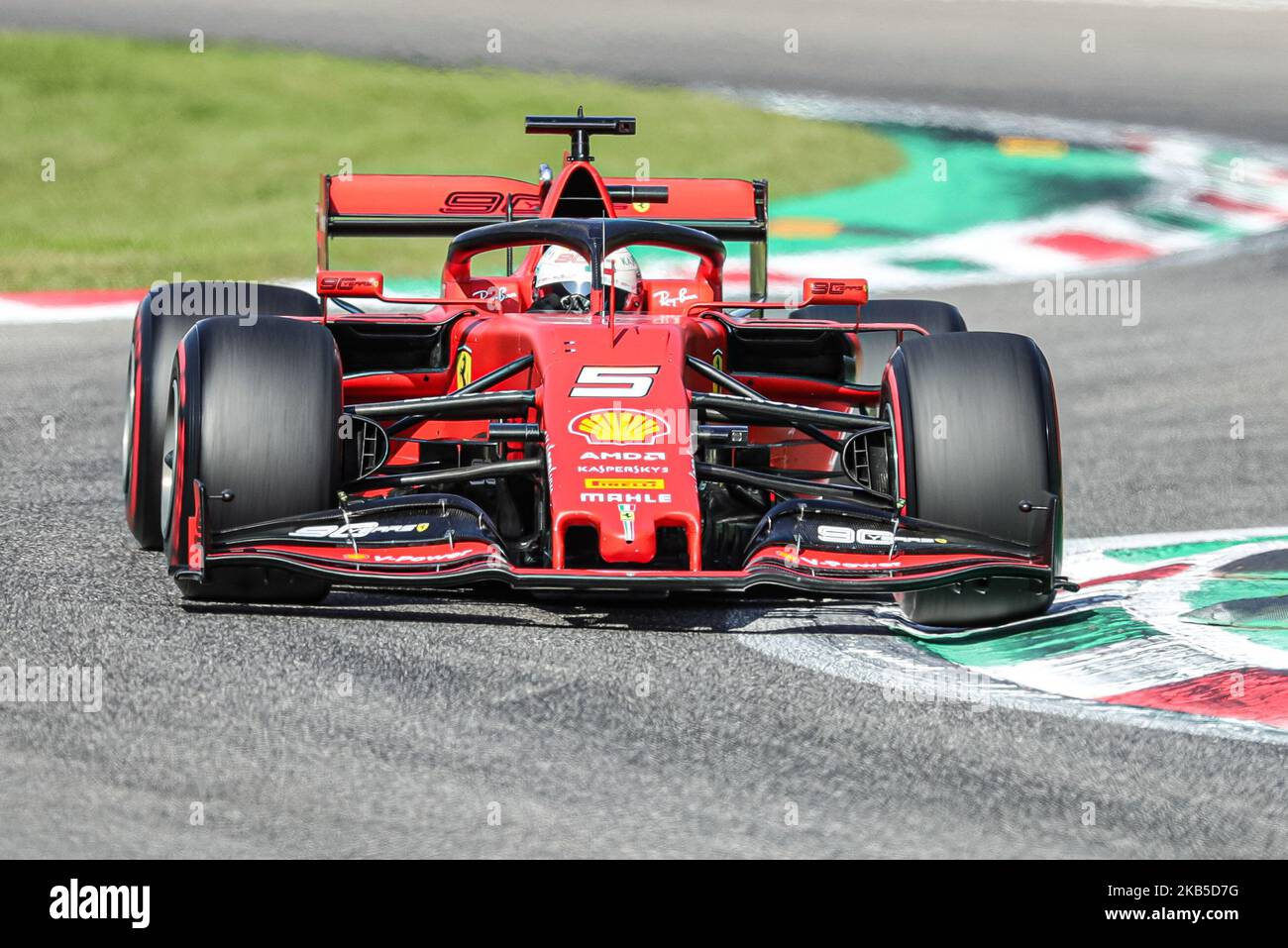 Sebastian Vettel conduite de la (5) Scuderia Ferrari Mission Winnow sur la piste lors de la séance de qualification pour le Grand Prix de Formule 1 d'Italie à l'Autodromo di Monza sur 7 septembre 2019 à Monza, Italie. (Photo par Emmanuele Ciancaglini/NurPhoto) Banque D'Images