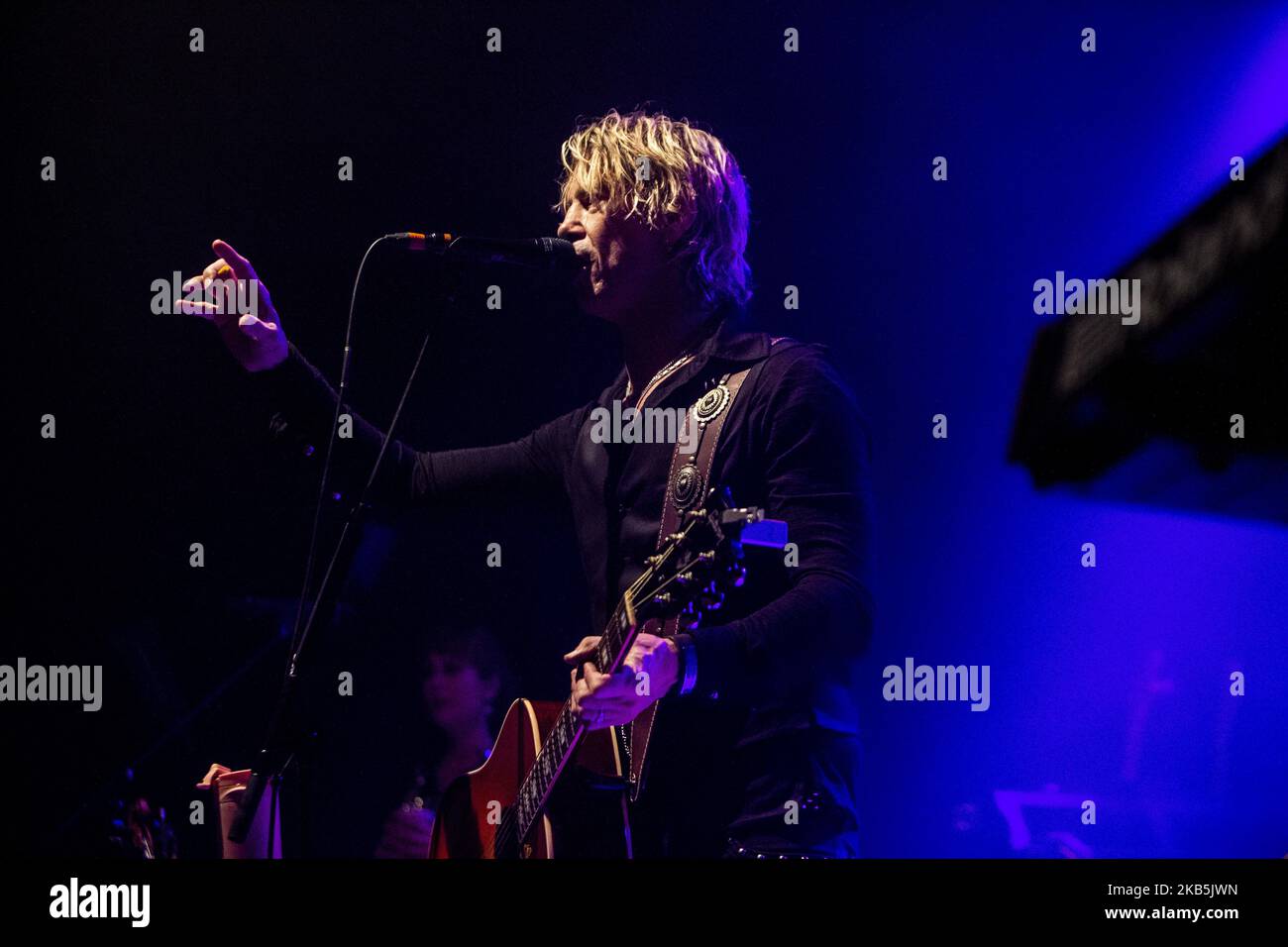 Le chanteur et multi-instrumentiste américain Duff McKagan, bassiste de Guns and Roses, se produit en concert à Milan pour présenter sa nouvelle tendresse au Santeria Toscana 31 à Milan, en Italie, le 8 septembre 2019. (Photo de Roberto Finizio/NurPhoto) Banque D'Images