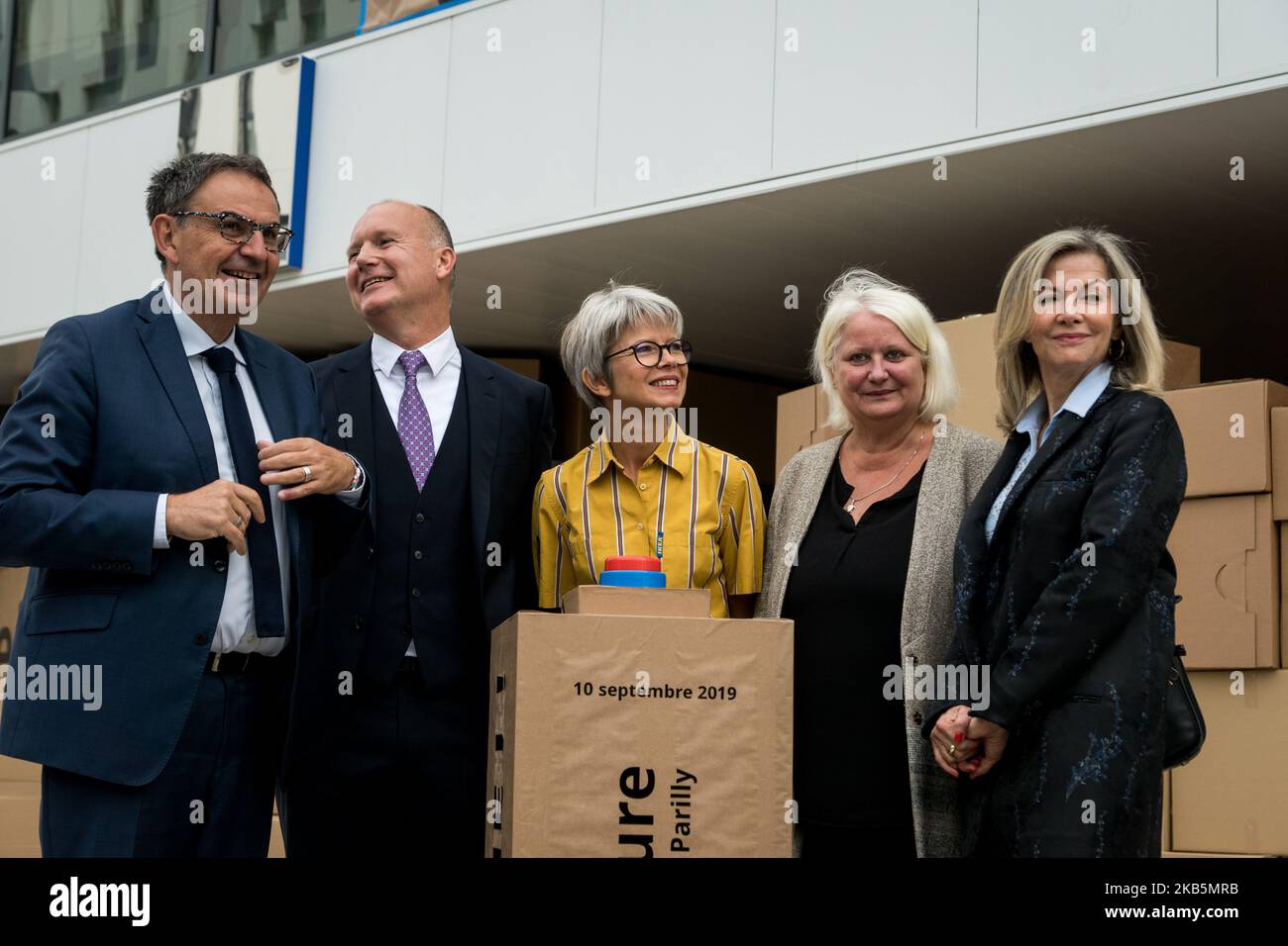 Walter Kadnar, PDG d'IKEA France, ambassadeur de Suède en France Veronika Wand-Danielsson, Catherine Arnoux, directrice du magasin ikea, Michelle Picard, maire de la ville, et David Kimelfeld, président de la métropole de Lyon, assistent à l'inauguration du magasin Ikea dans la région du Grand Lyon Parilly à Venissieux, près de Lyon, en France, sur 10 septembre 2019. (Photo de Nicolas Liponne/NurPhoto) Banque D'Images