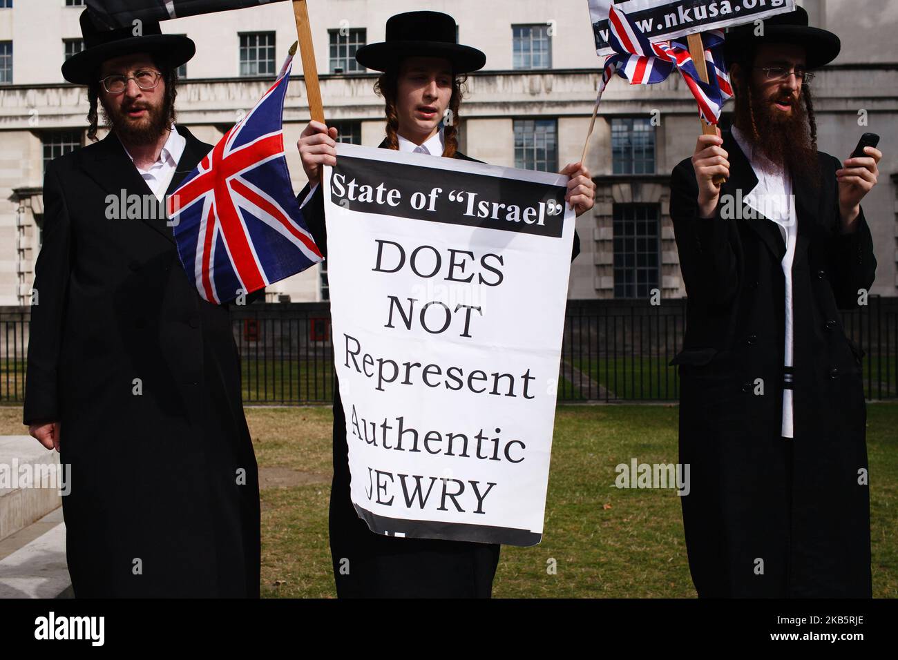 Un groupe de Juifs orthodoxes antisionistes protestent contre l'établissement et les actions de l'État d'Israël lors d'une manifestation à Whitehall à Londres, en Angleterre, sur 12 septembre 2019. (Photo de David Cliff/NurPhoto) Banque D'Images