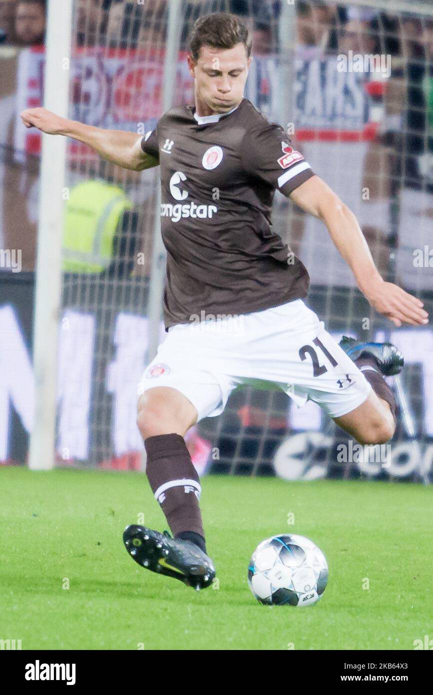 James Lawrence du FC Saint-Pauli contrôle le ballon lors du deuxième match de Bundesliga entre le FC Saint-Pauli et le Hamburger SV au stade Millerntor sur 16 septembre 2019 à Hambourg, en Allemagne. (Photo de Peter Niedung/NurPhoto) Banque D'Images