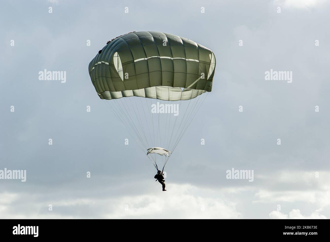 Des milliers de parachutistes ont débarqué à Groesbeek dans le cadre des commémorations de l'opération jardin du marché, à Groesbeek, aux pays-Bas, sur le 18 septembre 2019. En septembre, il y a exactement 75 ans, les parachutistes de la division aéroportée 82nd débarquèrent à Groesbeek dans le cadre du jardin du marché des opérations. (Photo par Romy Arroyo Fernandez/NurPhoto) Banque D'Images