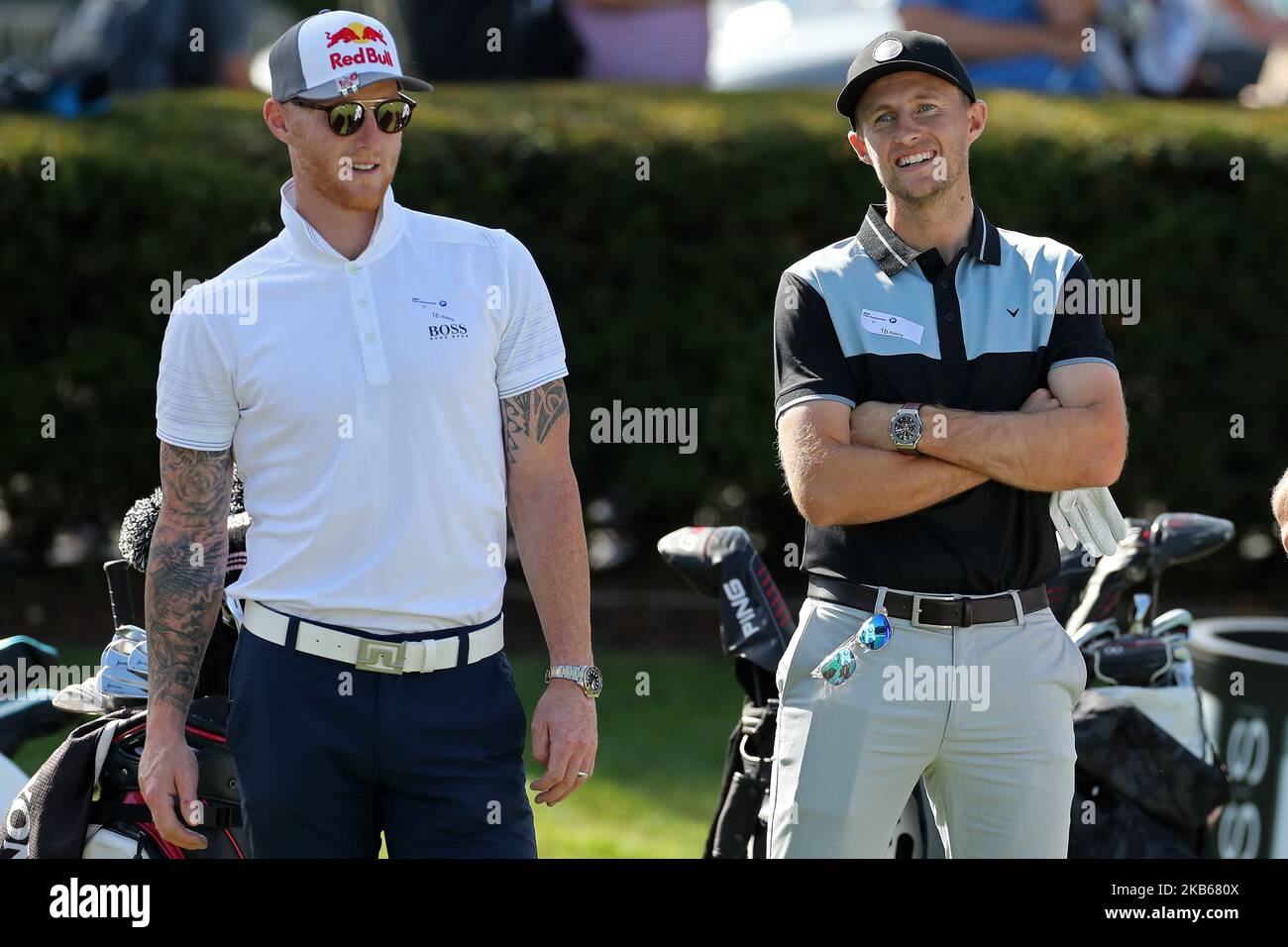 Ben Stokes et Joe Root, coéquipiers d'Angleterre, se sont mis sur le green d'entraînement lors du championnat professionnel BMW PGA au Wentworth Club, Virginia Water, le mercredi 18th septembre 2019. (Photo de Jon Bromley/MI News/NurPhoto) Banque D'Images