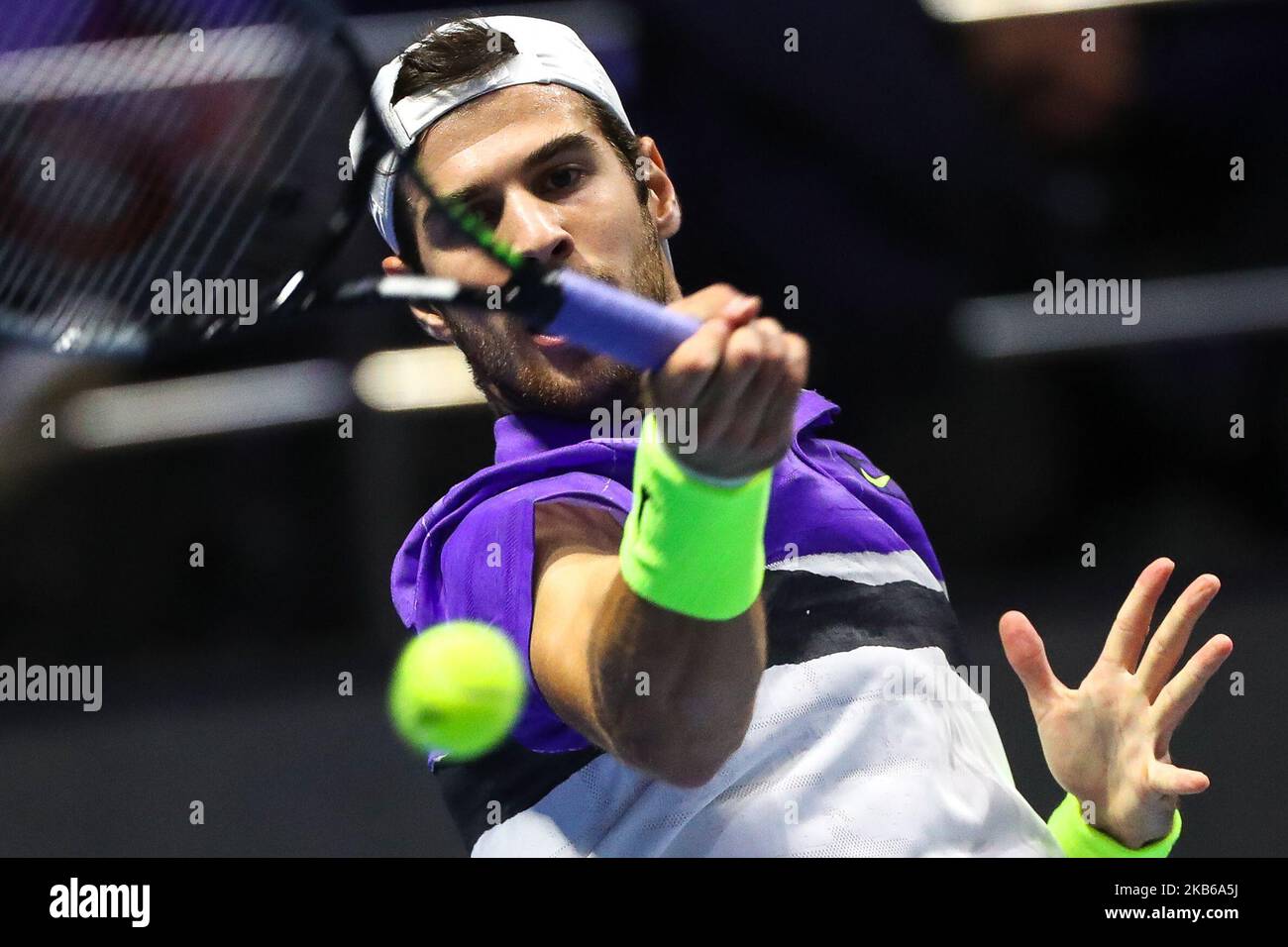 Karen Khachanov, de Russie, retourne le ballon à Joao Sousa, du Portugal, lors du match de 16 du tournoi de tennis ATP ouvert de Saint-Pétersbourg à Saint-Pétersbourg, en Russie, le 19 septembre 2019. (Photo par Igor Russak/NurPhoto) Banque D'Images