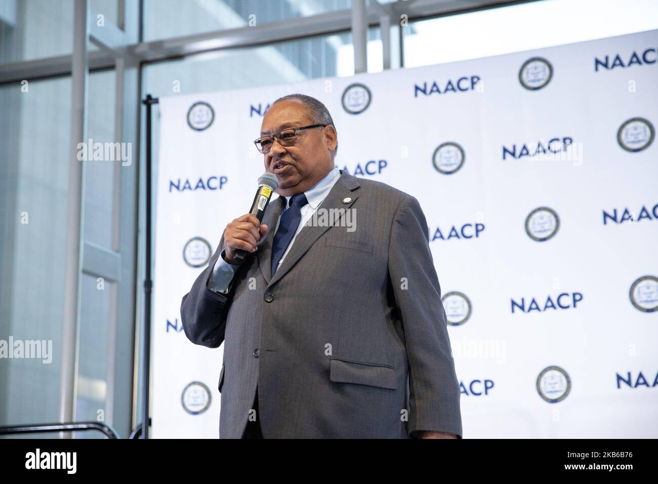 Le président Leon W. Russell s’exprime à la mairie de l’ANACP lors de la Conférence législative annuelle 49th de la Congressional Black Caucus Foundation (CBCF). Modéré par Angela Rye, stratège politique et commentatrice politique de CNN, en conversation avec la Chambre des représentants des États-Unis : Rashida Tlaib, Alexandria Ocasio-Cortez, Ayanna Pressley et Ilhan Omar, traitant du recensement de 2020, des droits de vote et des prochaines élections présidentielles. La mairie s'est déroulée mercredi au centre de congrès Walter E. Washington, à Washington, D.C., à 11 septembre 2019. (Photo de Cheriss May/NurPhoto) Banque D'Images