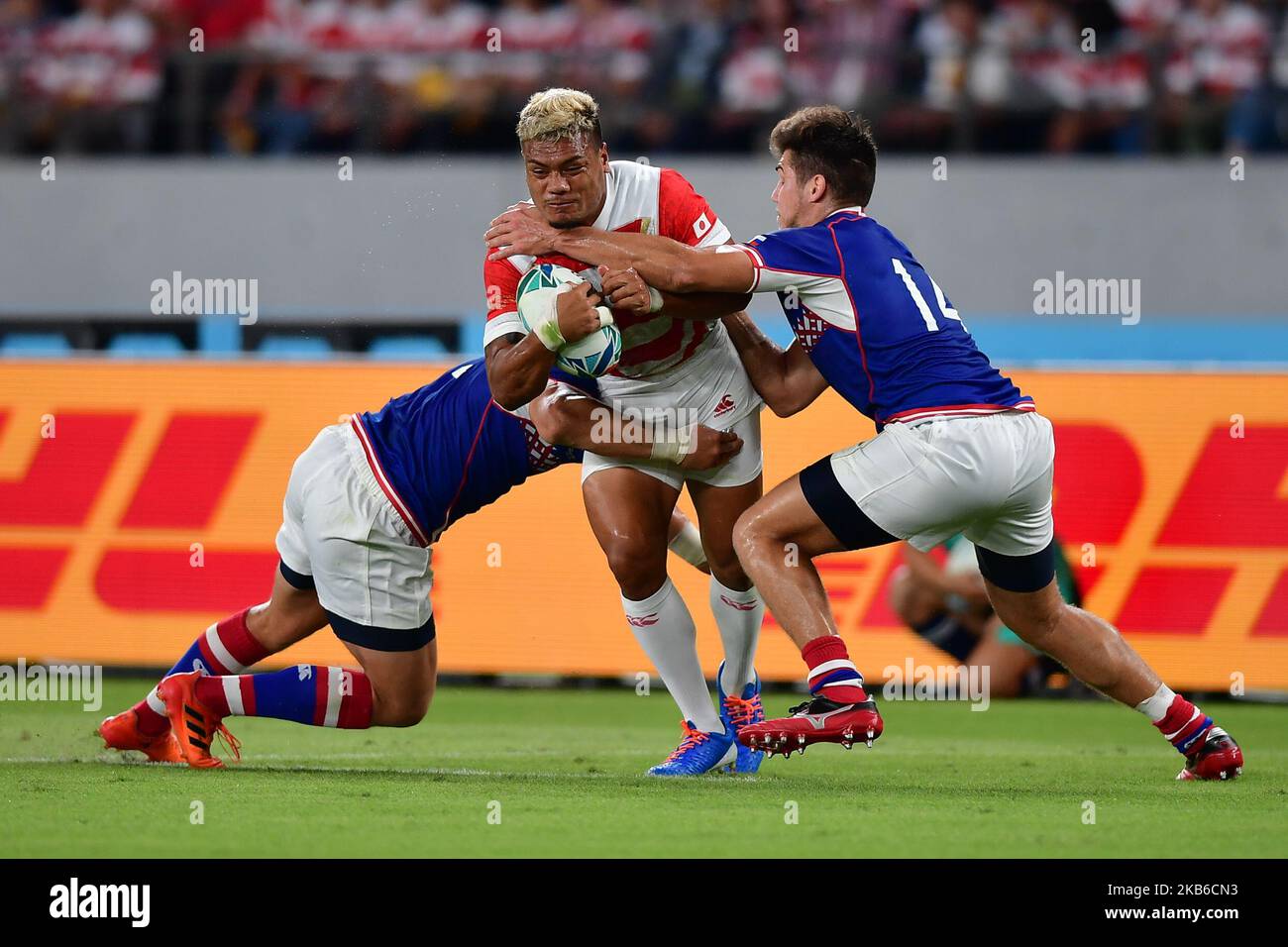 Lomano Lemeki s'est lancé dans une Russie de GAP lors de la coupe du monde de rugby 2019 au stade de Tokyo sur 20 septembre 2019 à Chofu, Tokyo, Japon. (Photo par Muhammad Amir Abidin/NurPhoto) Banque D'Images