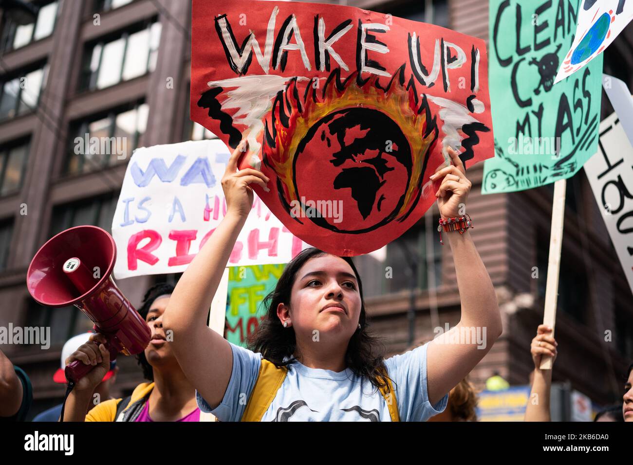 Les jeunes activistes se rassemblent sur la place fédérale au centre-ville de Chicago dans le cadre de la grève climatique sur 20 septembre 2019. Ce mois de mars faisait partie du mouvement de grève mondiale du climat, dirigé par des étudiants, pour sensibiliser les gens au changement climatique et à d'autres préoccupations environnementales. (Photo de Max Herman/NurPhoto) Banque D'Images