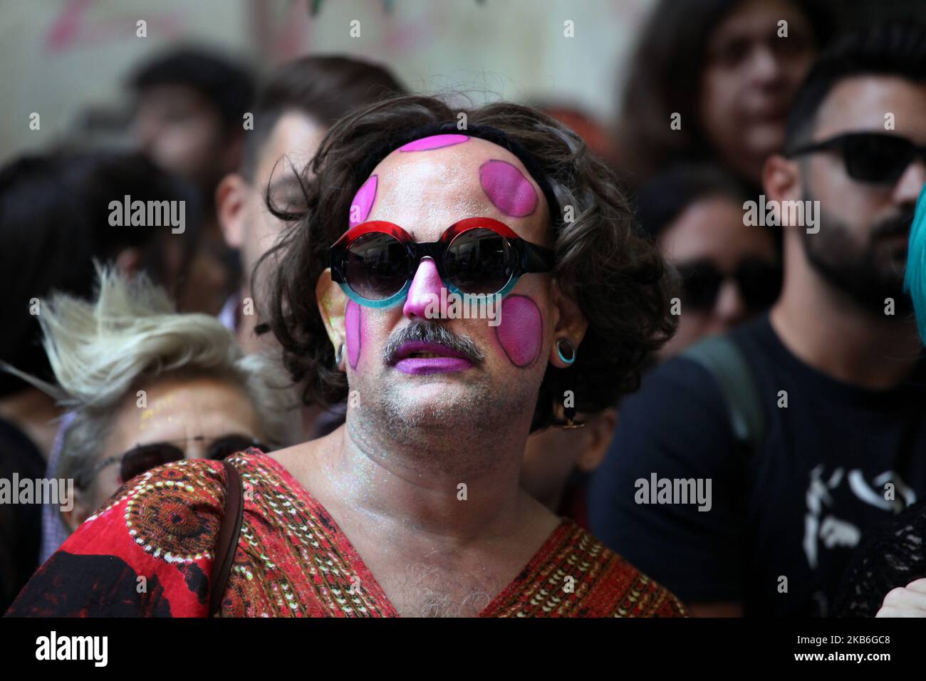 Rassemblement de protestation des membres du LGBTQ et d'autres militants un an après le meurtre de l'activiste gay Zak Kostopoulos à Athènes, en Grèce, sur 21 septembre 2019. Zak Kostopoulos a été lynché à mort par le propriétaire d'une bijouterie et d'un passager lors d'une tentative de vol dans le centre-ville d'Athènes sur 21 septembre 2018. Amnesty International a appelé à une enquête transparente. (Photo de Giorgos Georgiou/NurPhoto) Banque D'Images