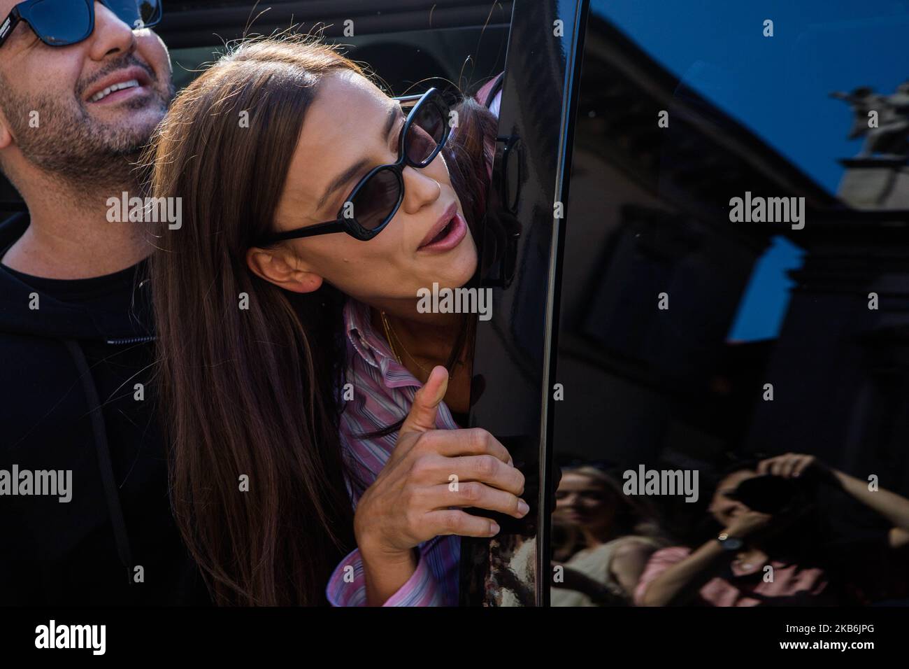 Irina Shayk vu à l'extérieur du spectacle Etro pendant la semaine de la mode de Milan Printemps/été 2020 sur 20 septembre 2019 à Milan, Italie. (Photo par Mairo Cinquetti/NurPhoto) Banque D'Images